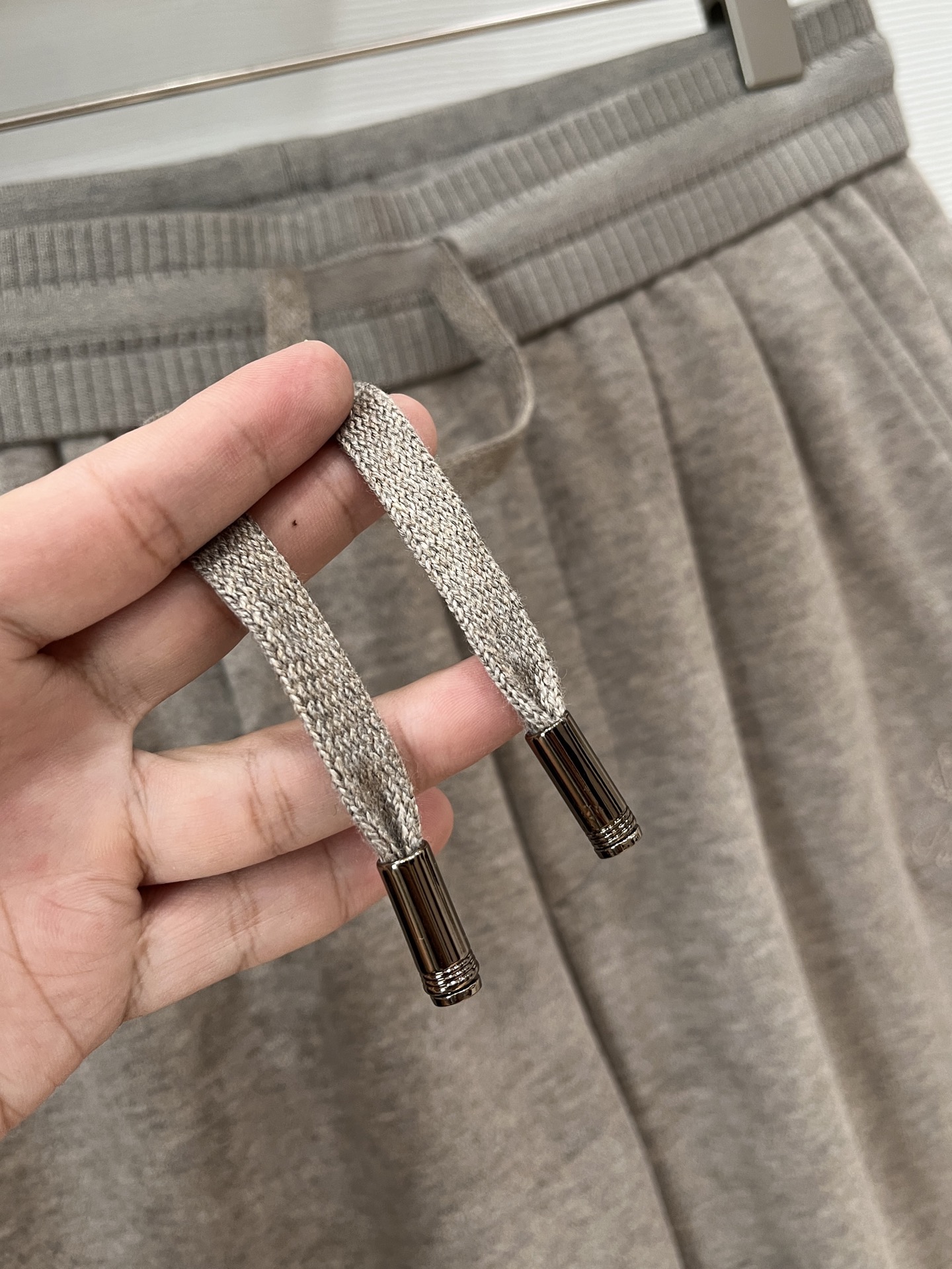 。Lo*ro Pi*na诺 u翩雅 2025秋冬 全品相订单，保暖有型 羊毛呢混纺松紧腰直脚休闲裤 经典