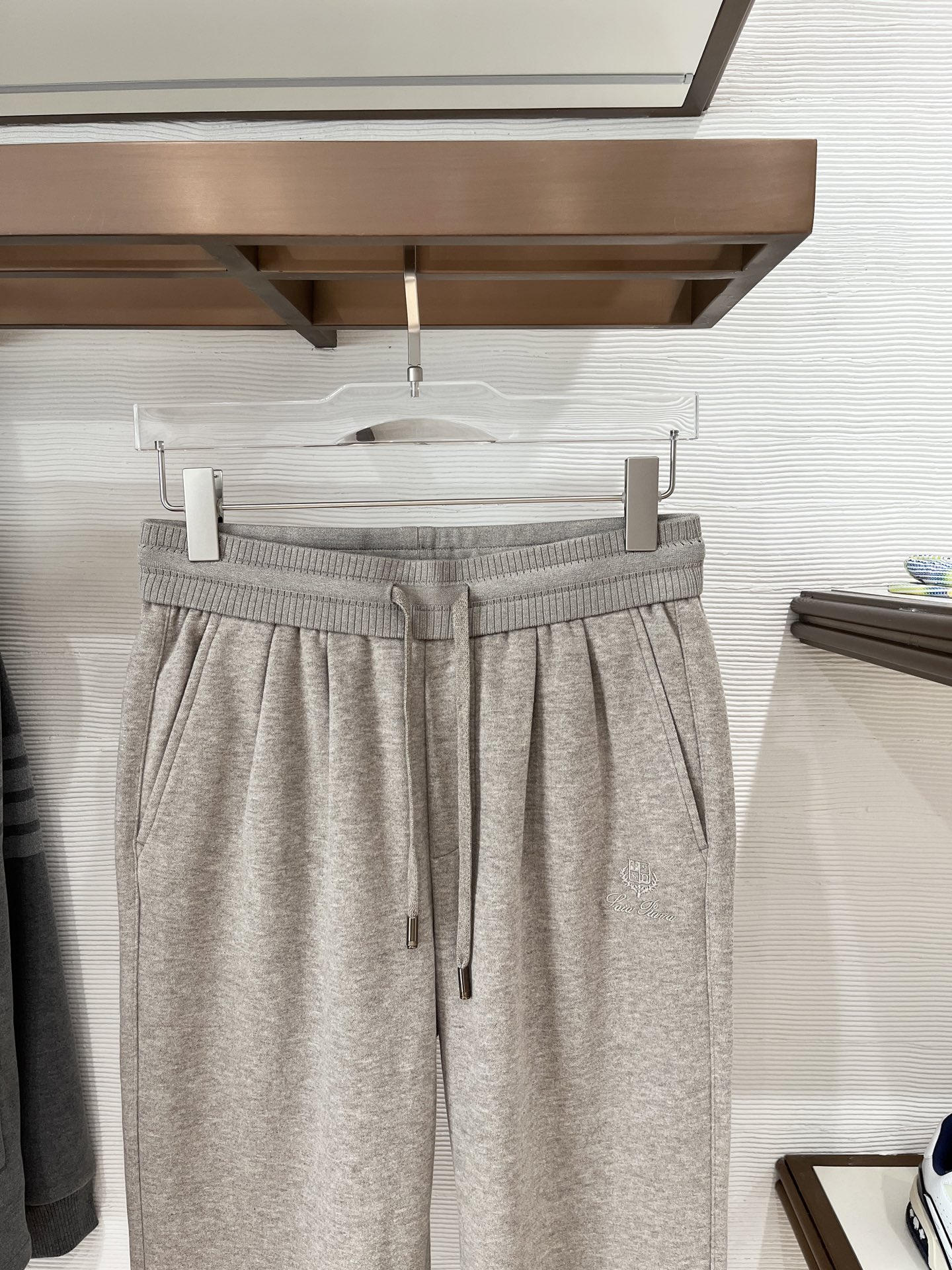 。Lo*ro Pi*na诺 u翩雅 2025秋冬 全品相订单，保暖有型 羊毛呢混纺松紧腰直脚休闲裤 经典