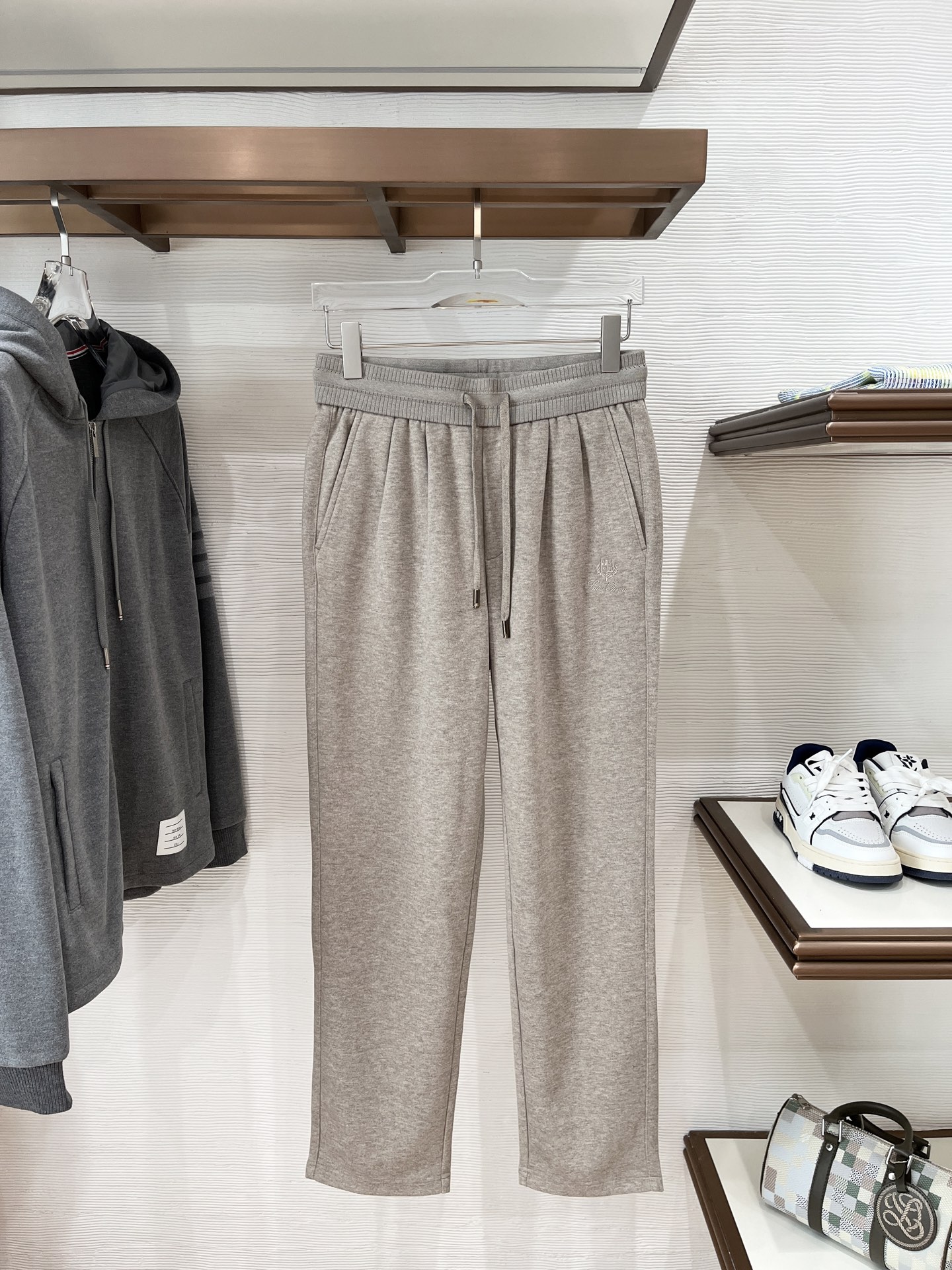 。Lo*ro Pi*na诺 u翩雅 2025秋冬 全品相订单，保暖有型 羊毛呢混纺松紧腰直脚休闲裤 经典