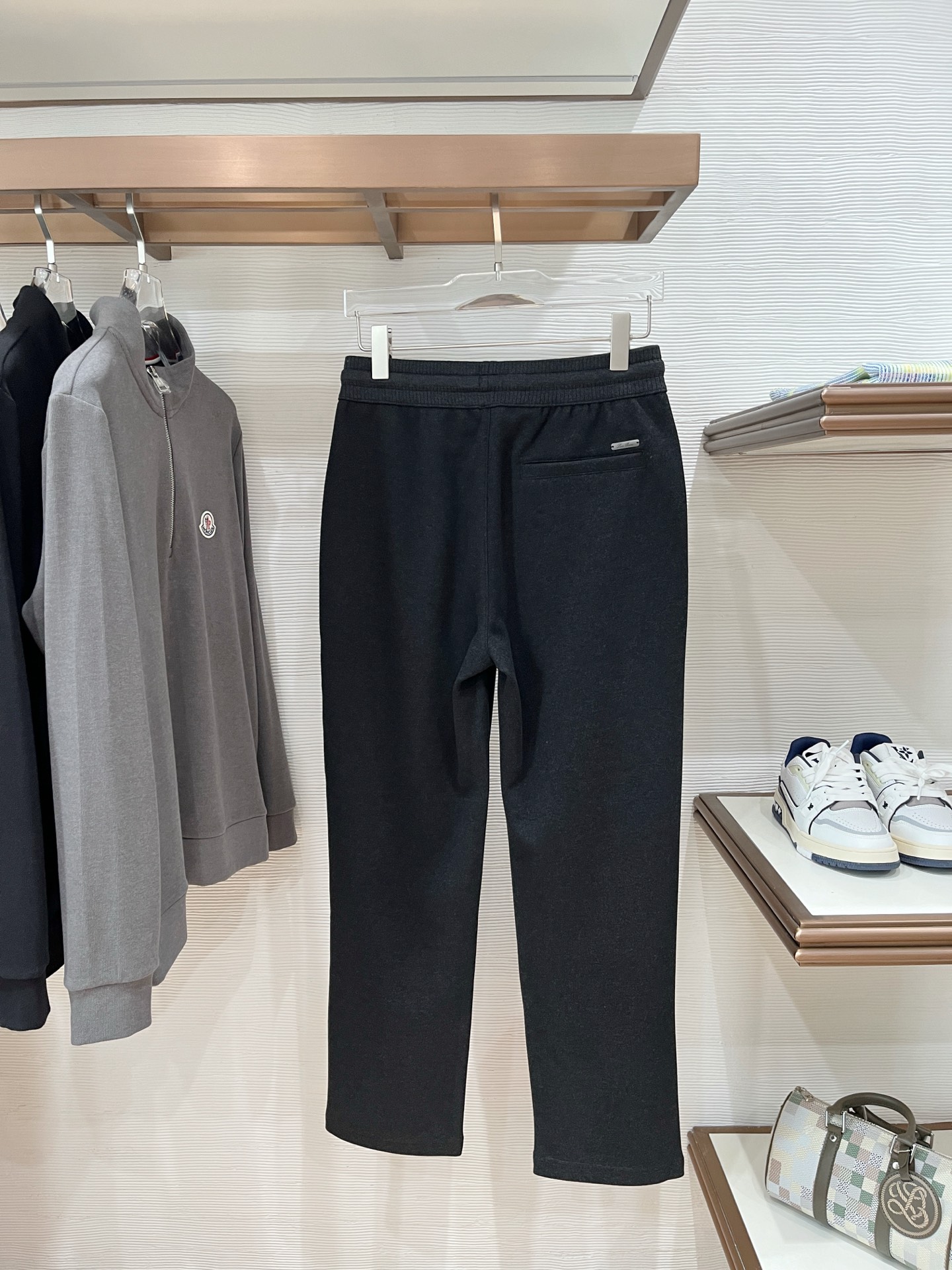 。Lo*ro Pi*na诺 u翩雅 2025秋冬 全品相订单，保暖有型 羊毛呢混纺松紧腰直脚休闲裤 经典