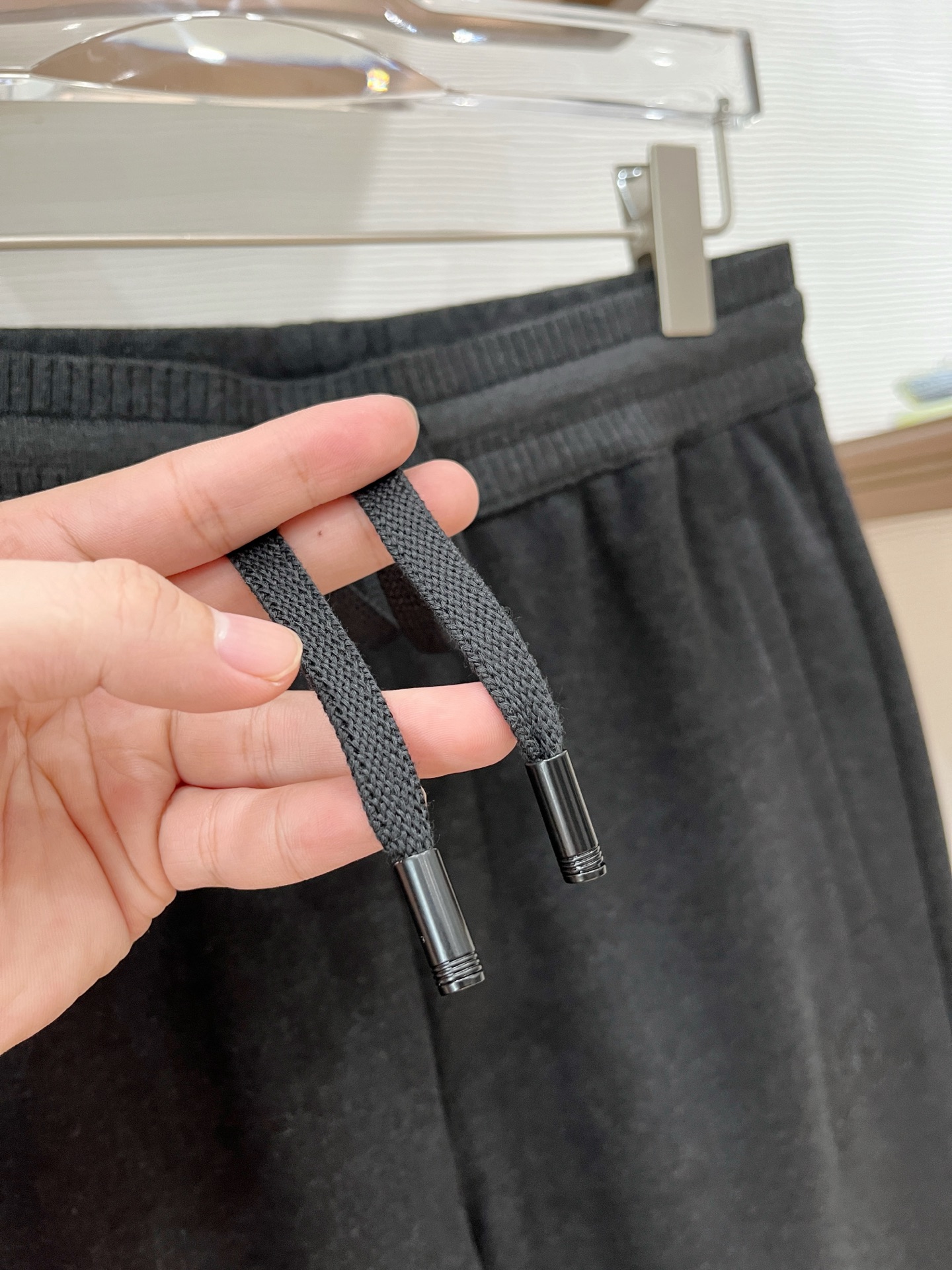 。Lo*ro Pi*na诺 u翩雅 2025秋冬 全品相订单，保暖有型 羊毛呢混纺松紧腰直脚休闲裤 经典