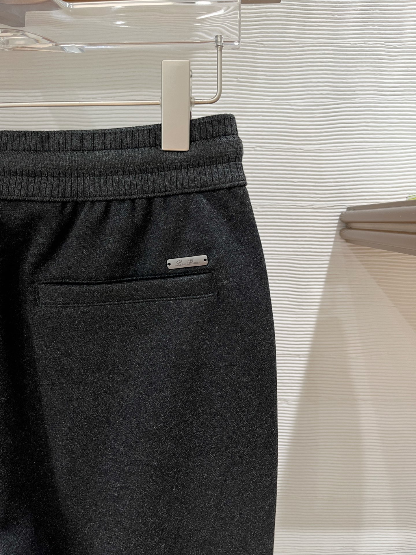 。Lo*ro Pi*na诺 u翩雅 2025秋冬 全品相订单，保暖有型 羊毛呢混纺松紧腰直脚休闲裤 经典