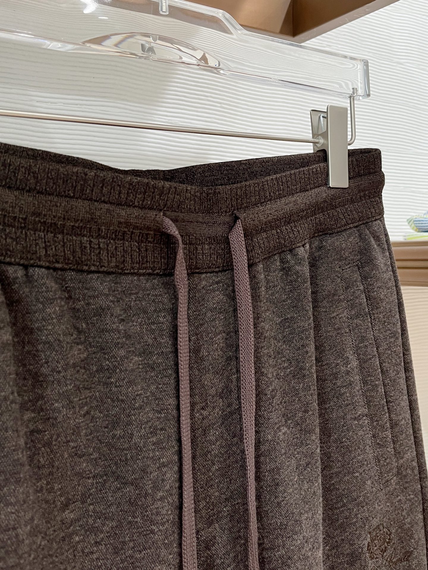 。Lo*ro Pi*na诺 u翩雅 2025秋冬 全品相订单，保暖有型 羊毛呢混纺松紧腰直脚休闲裤 经典