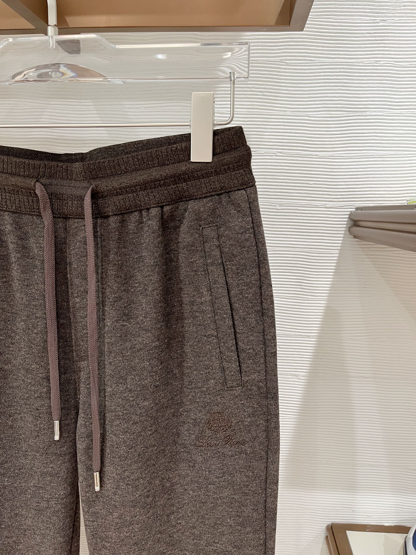 。Lo*ro Pi*na诺 u翩雅 2025秋冬 全品相订单，保暖有型 羊毛呢混纺松紧腰直脚休闲裤 经典