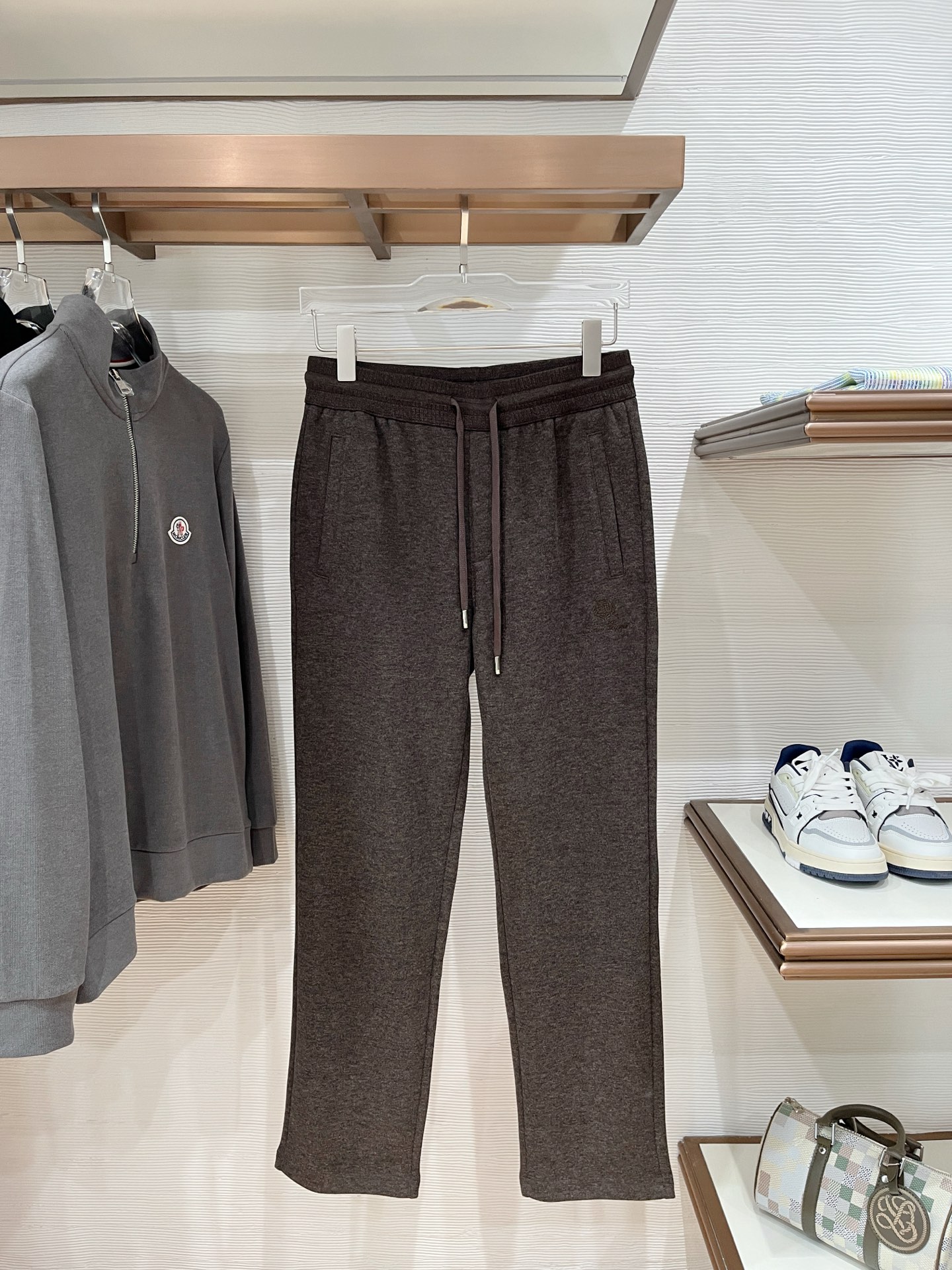 。Lo*ro Pi*na诺 u翩雅 2025秋冬 全品相订单，保暖有型 羊毛呢混纺松紧腰直脚休闲裤 经典