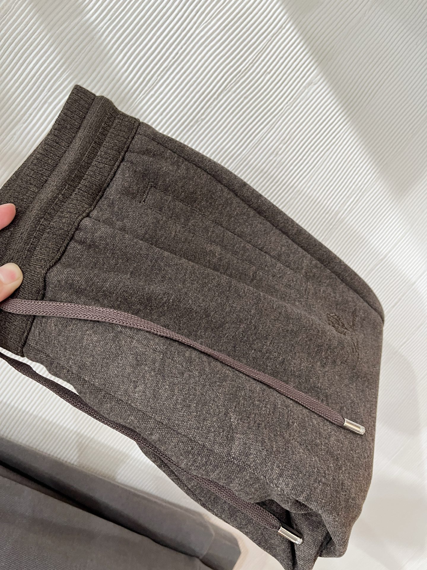 。Lo*ro Pi*na诺 u翩雅 2025秋冬 全品相订单，保暖有型 羊毛呢混纺松紧腰直脚休闲裤 经典