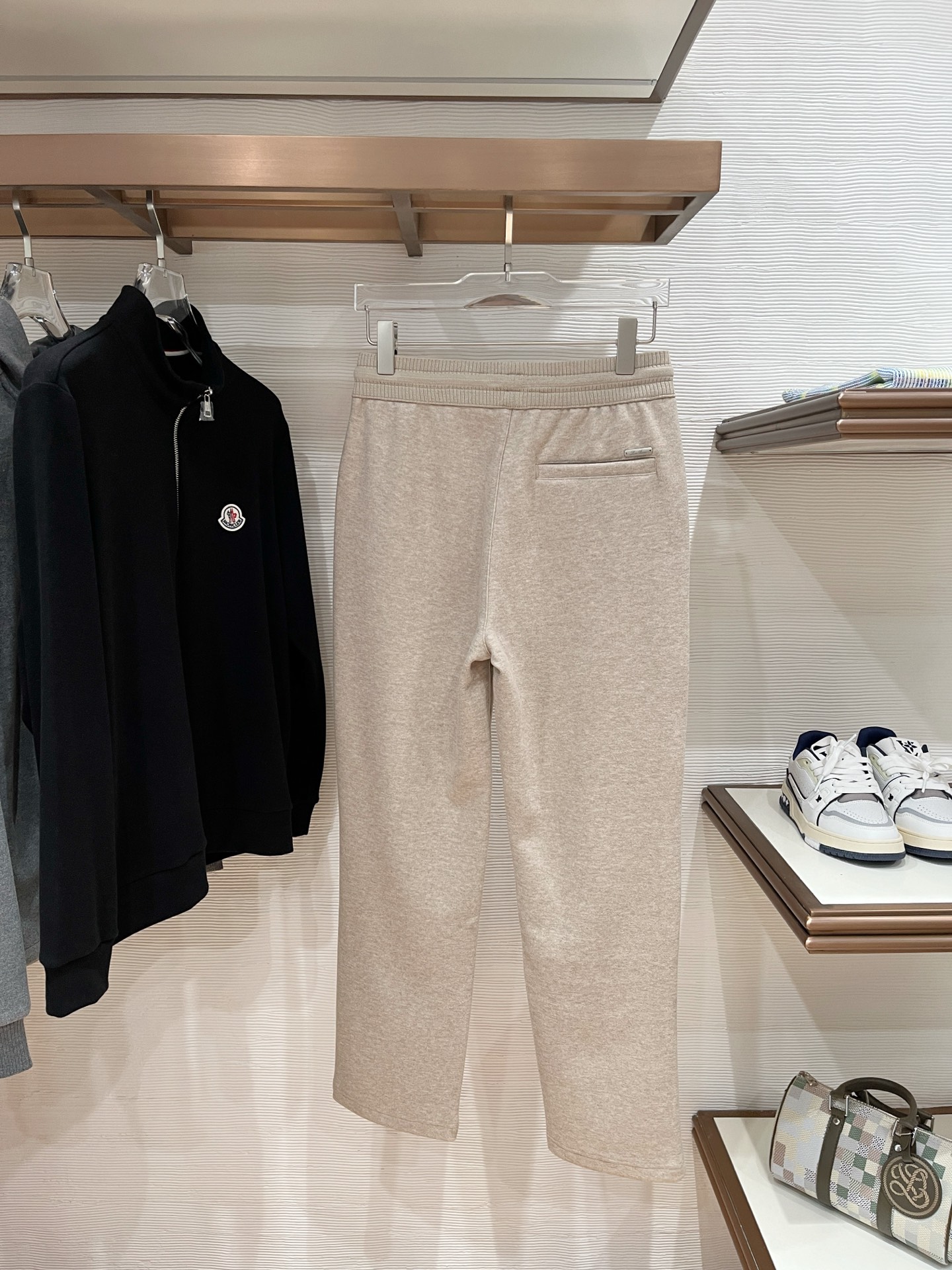 。Lo*ro Pi*na诺 u翩雅 2025秋冬 全品相订单，保暖有型 羊毛呢混纺松紧腰直脚休闲裤 经典