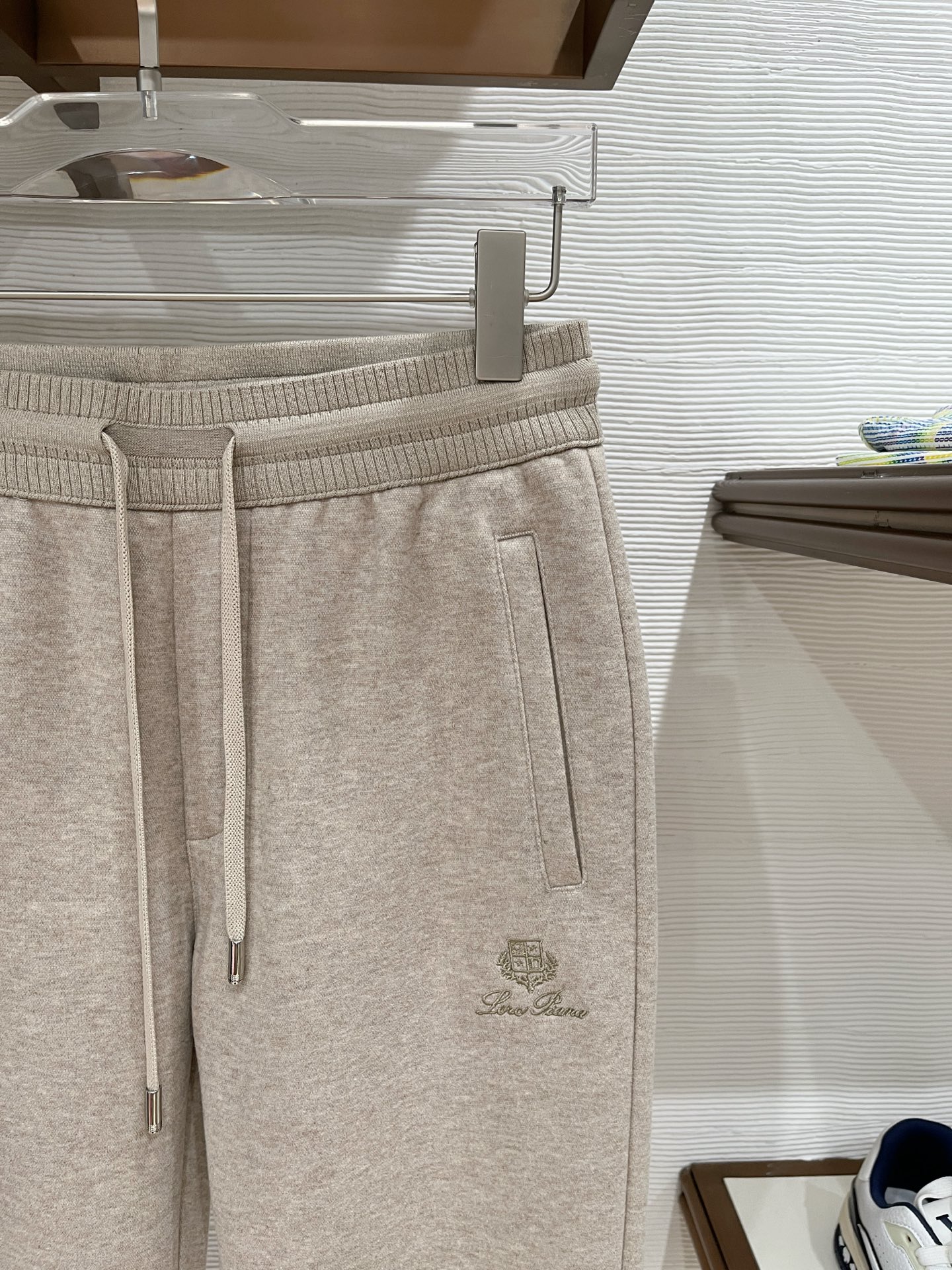 。Lo*ro Pi*na诺 u翩雅 2025秋冬 全品相订单，保暖有型 羊毛呢混纺松紧腰直脚休闲裤 经典