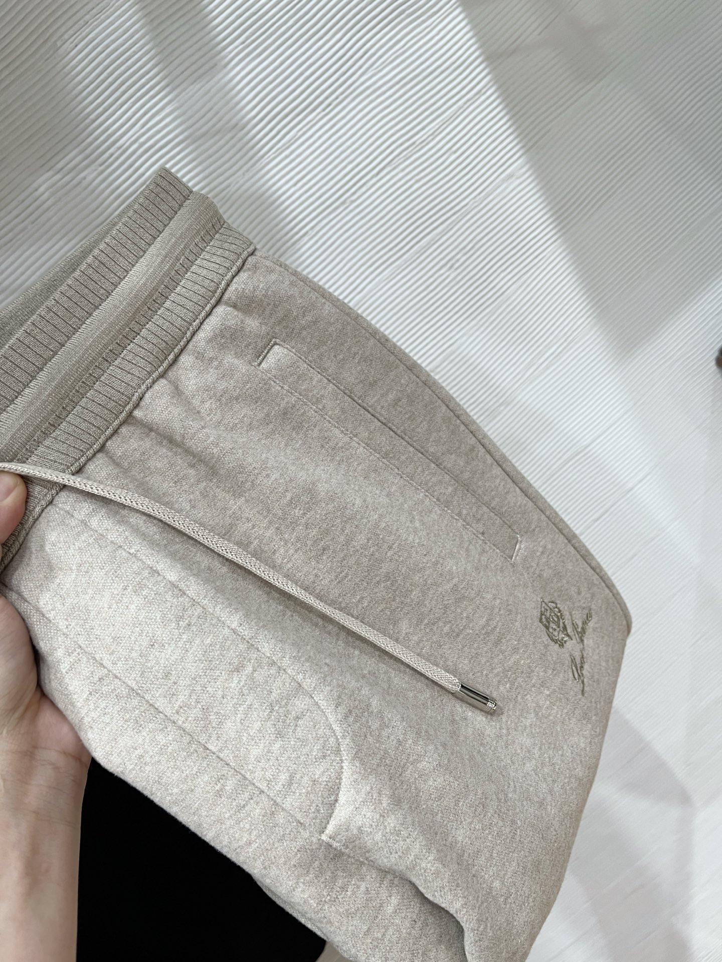 。Lo*ro Pi*na诺 u翩雅 2025秋冬 全品相订单，保暖有型 羊毛呢混纺松紧腰直脚休闲裤 经典