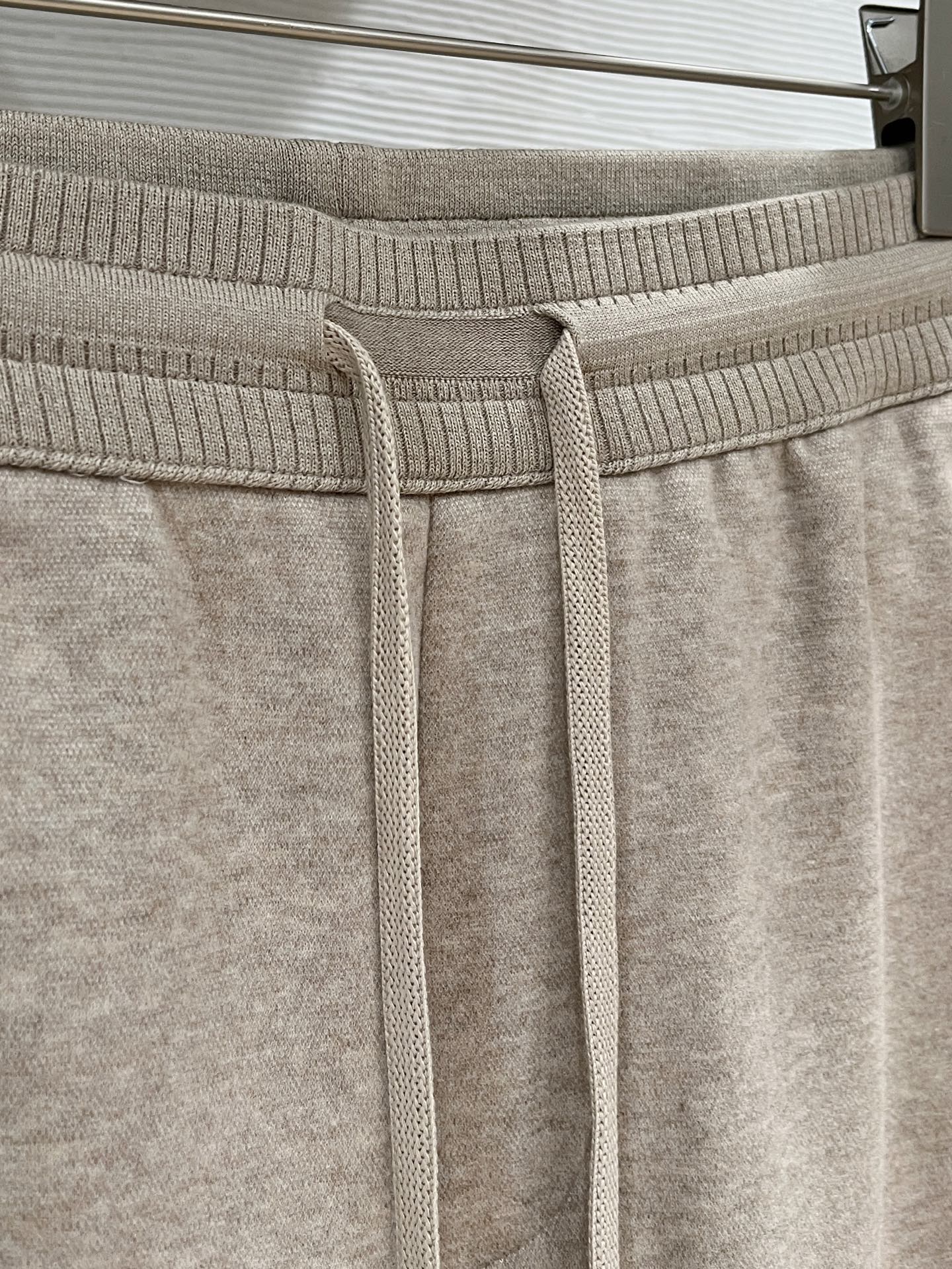 。Lo*ro Pi*na诺 u翩雅 2025秋冬 全品相订单，保暖有型 羊毛呢混纺松紧腰直脚休闲裤 经典