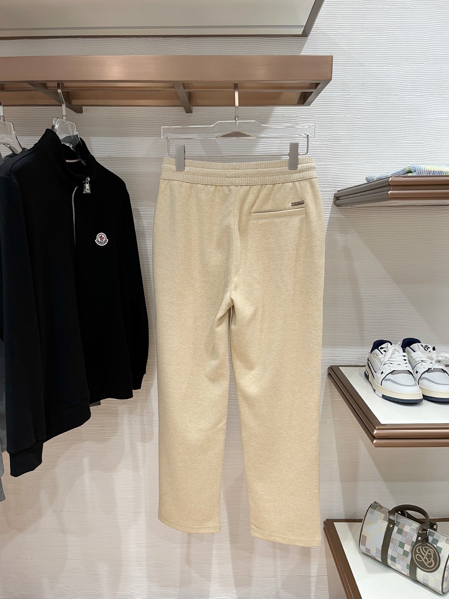 。Lo*ro Pi*na诺 u翩雅 2025秋冬 全品相订单，保暖有型 羊毛呢混纺松紧腰直脚休闲裤 经典