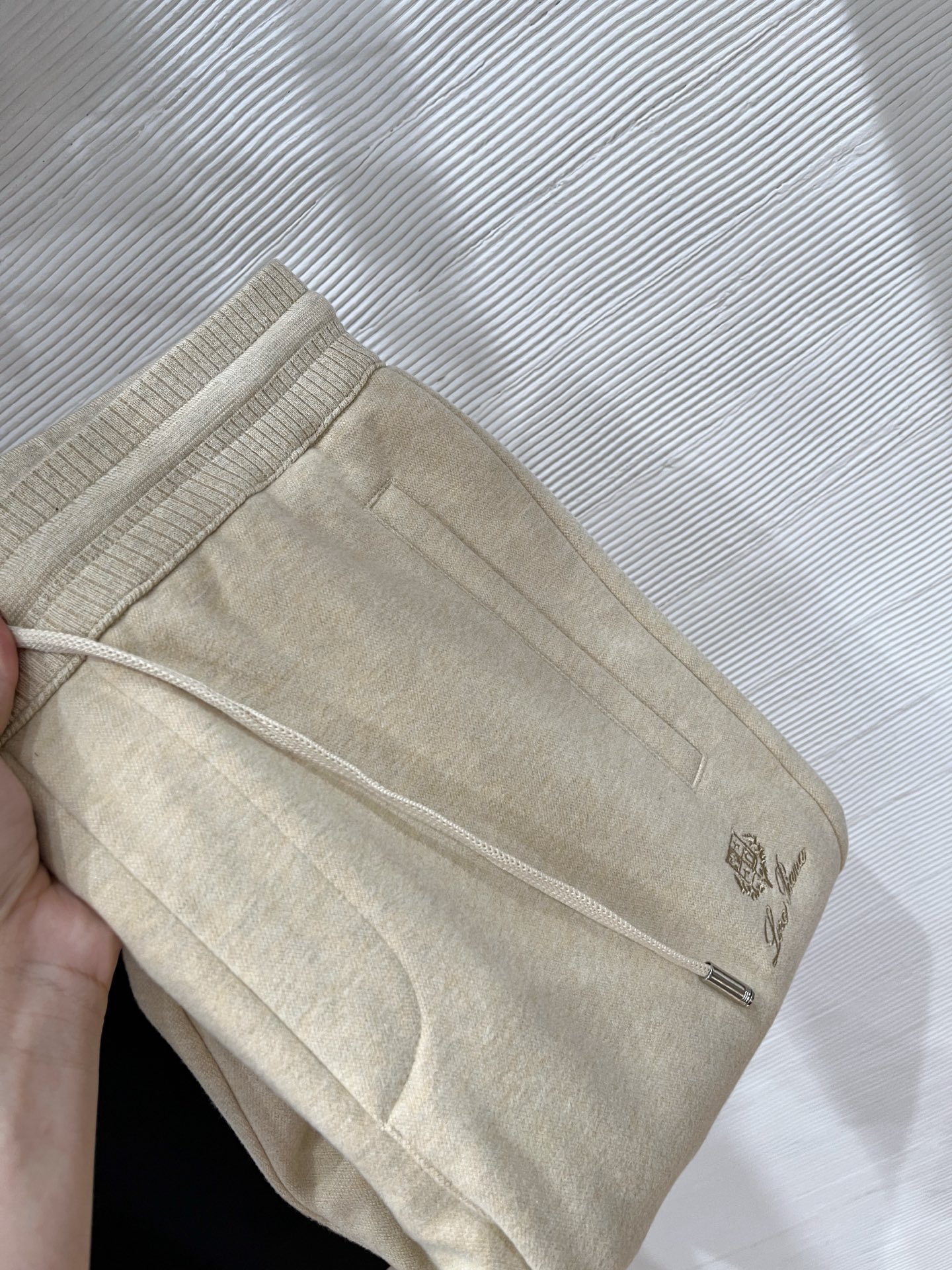 。Lo*ro Pi*na诺 u翩雅 2025秋冬 全品相订单，保暖有型 羊毛呢混纺松紧腰直脚休闲裤 经典