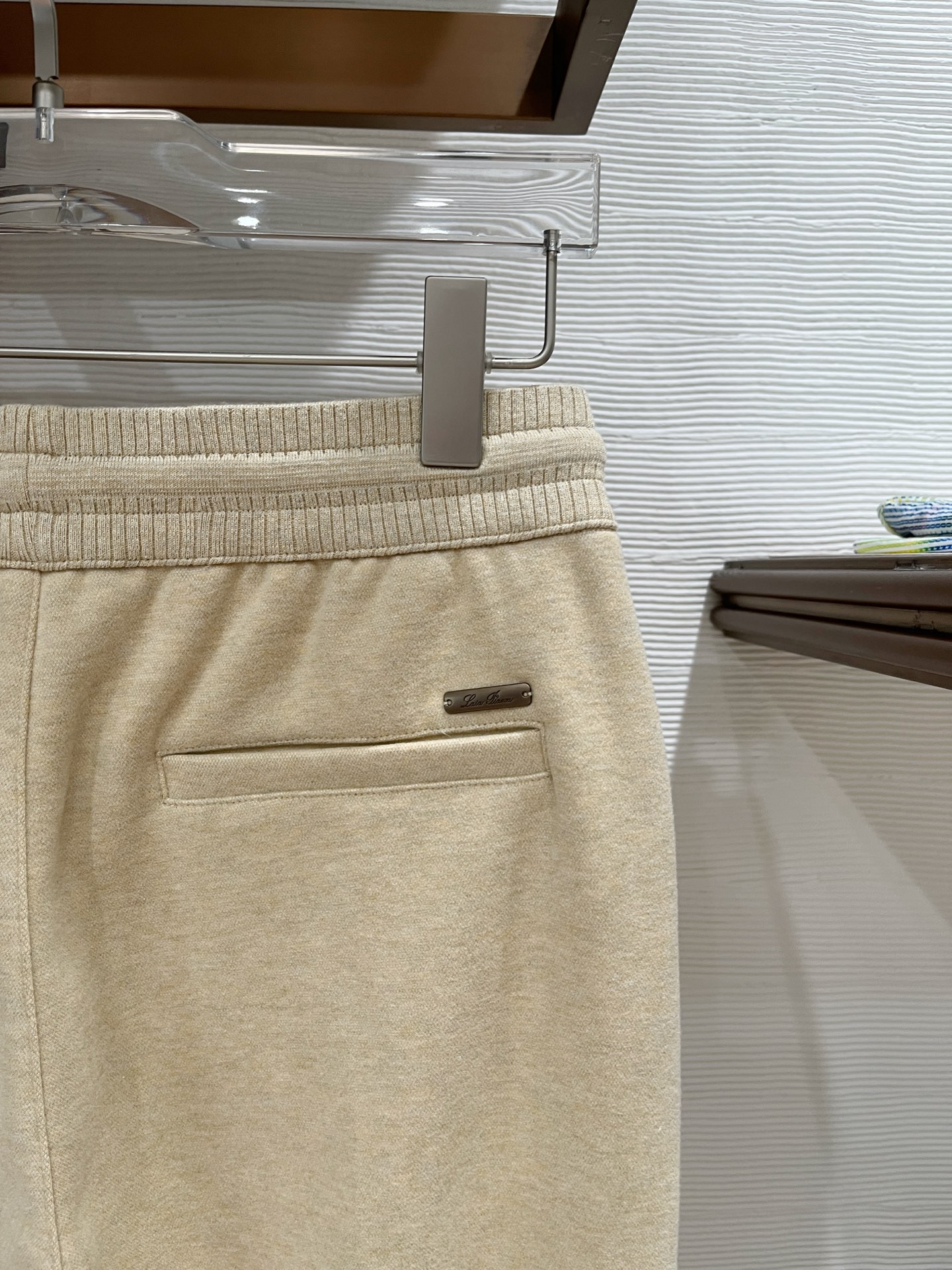 。Lo*ro Pi*na诺 u翩雅 2025秋冬 全品相订单，保暖有型 羊毛呢混纺松紧腰直脚休闲裤 经典