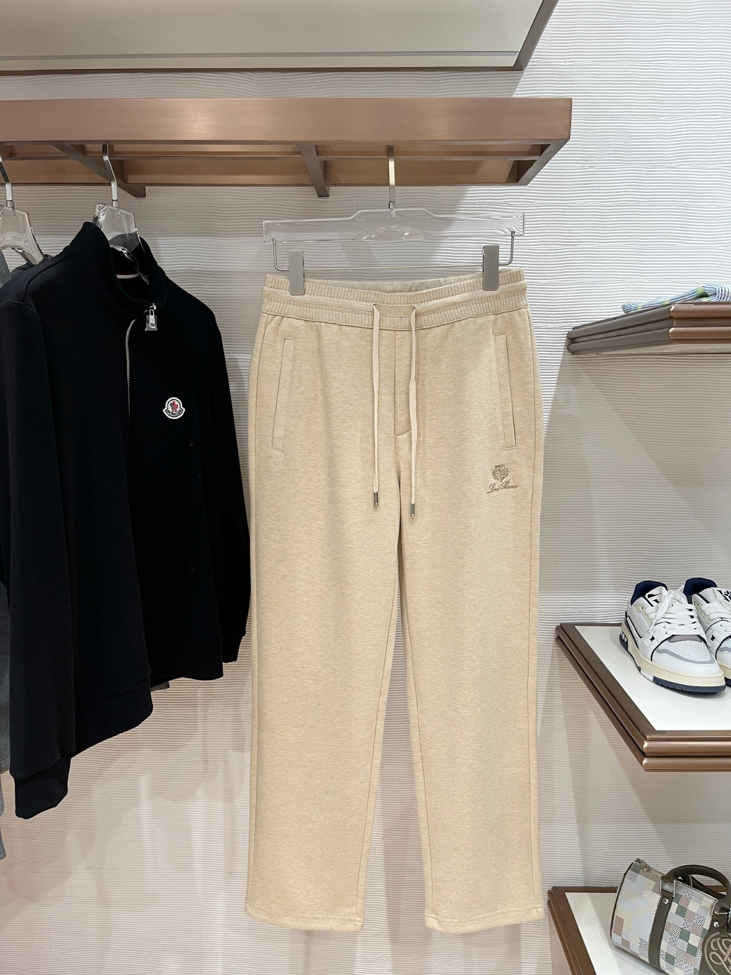 。Lo*ro Pi*na诺 u翩雅 2025秋冬 全品相订单，保暖有型 羊毛呢混纺松紧腰直脚休闲裤 经典