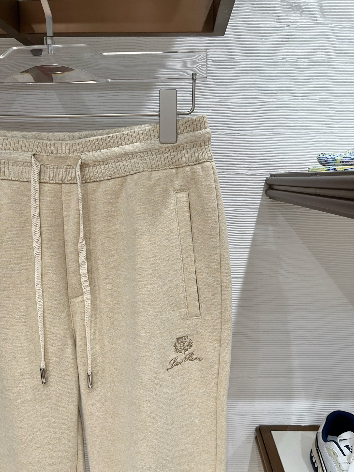 。Lo*ro Pi*na诺 u翩雅 2025秋冬 全品相订单，保暖有型 羊毛呢混纺松紧腰直脚休闲裤 经典