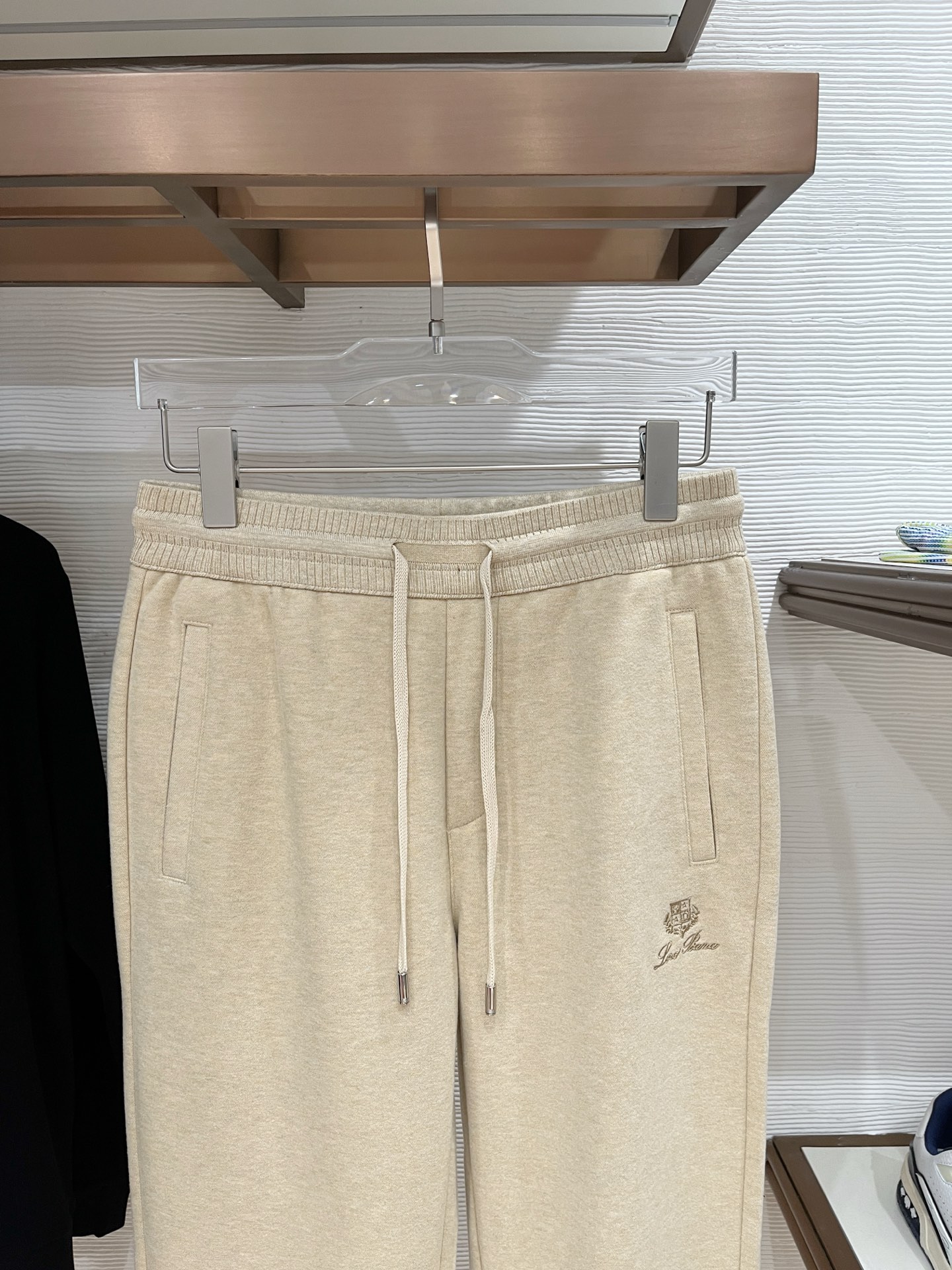 。Lo*ro Pi*na诺 u翩雅 2025秋冬 全品相订单，保暖有型 羊毛呢混纺松紧腰直脚休闲裤 经典