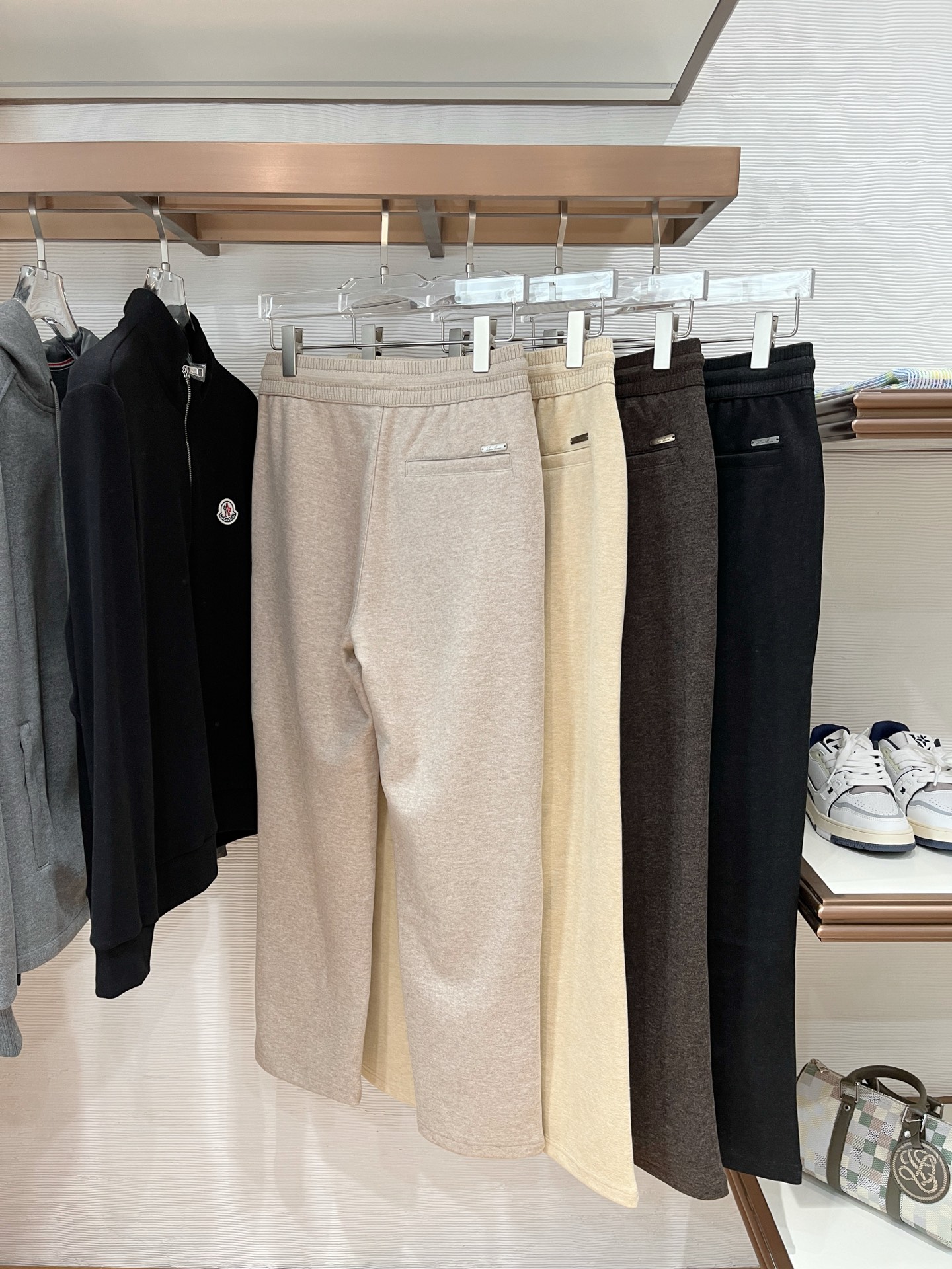 。Lo*ro Pi*na诺 u翩雅 2025秋冬 全品相订单，保暖有型 羊毛呢混纺松紧腰直脚休闲裤 经典