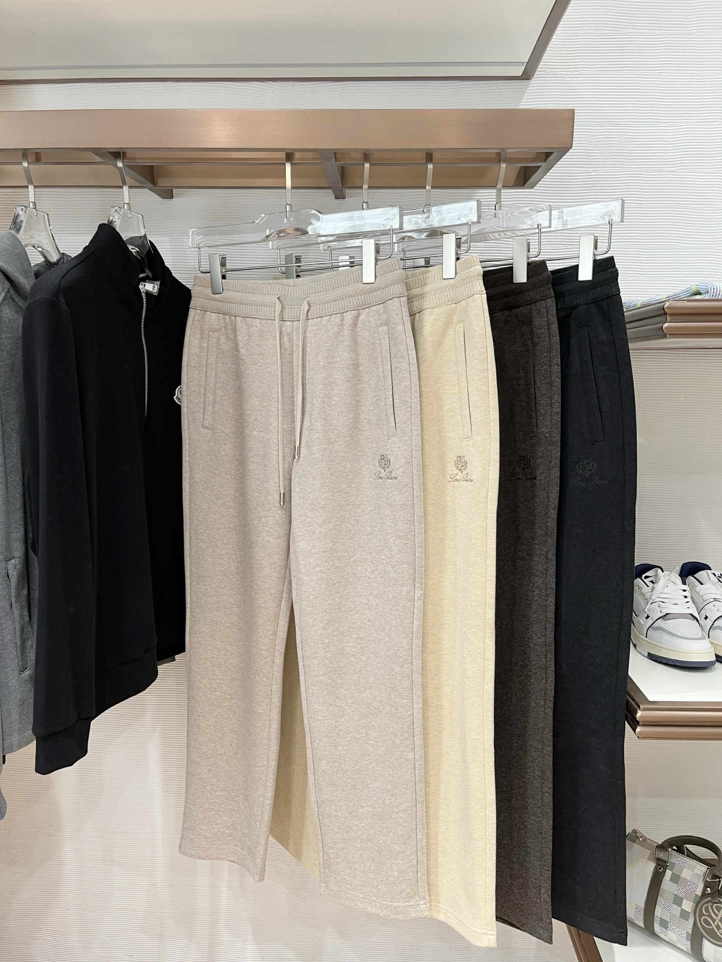 。Lo*ro Pi*na诺 u翩雅 2025秋冬 全品相订单，保暖有型 羊毛呢混纺松紧腰直脚休闲裤 经典