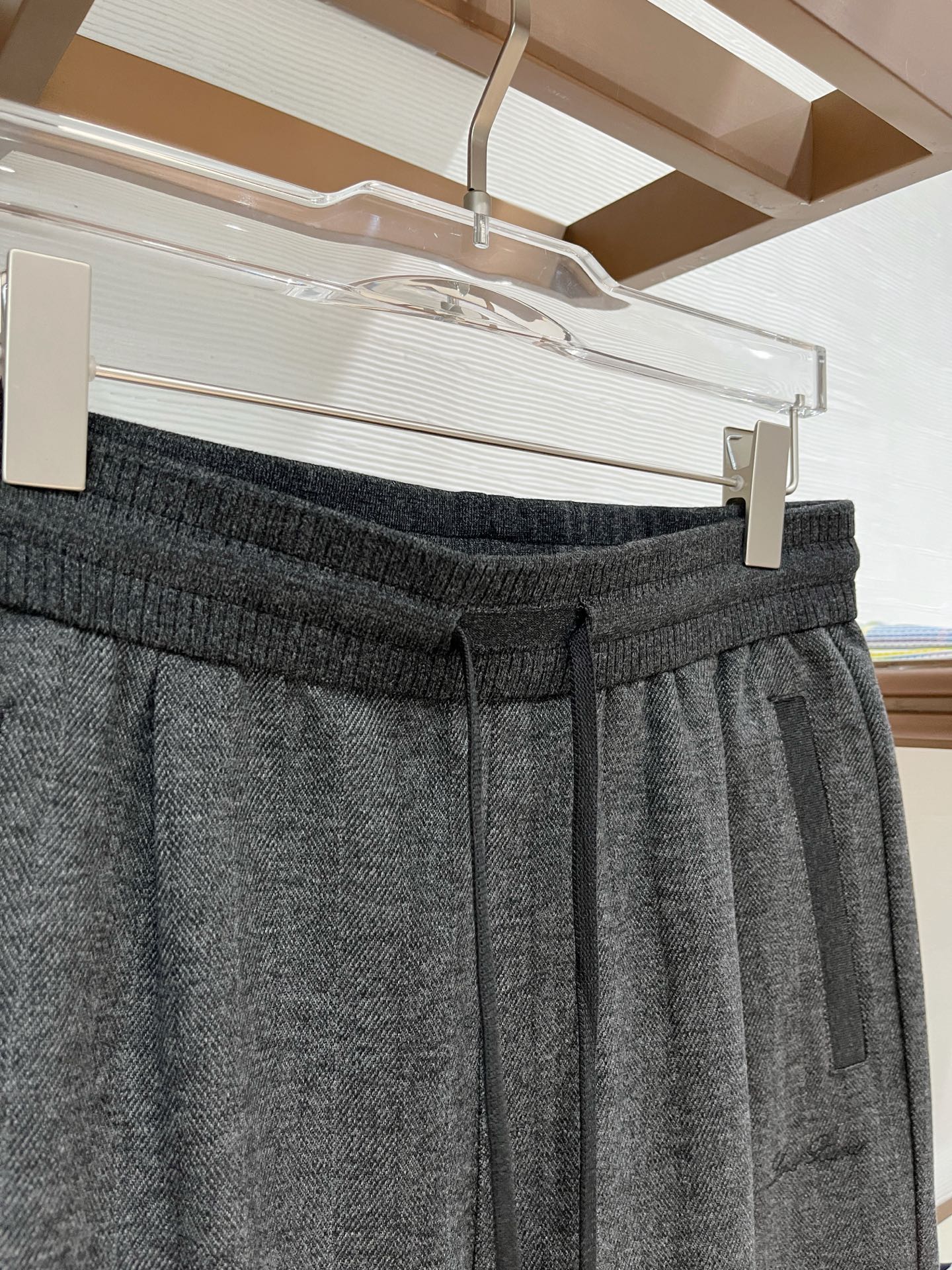 。Lo*ro Pi*na诺 u翩雅 2025秋冬 全品相订单，保暖有型 羊毛呢混纺松紧腰直脚休闲裤 经典