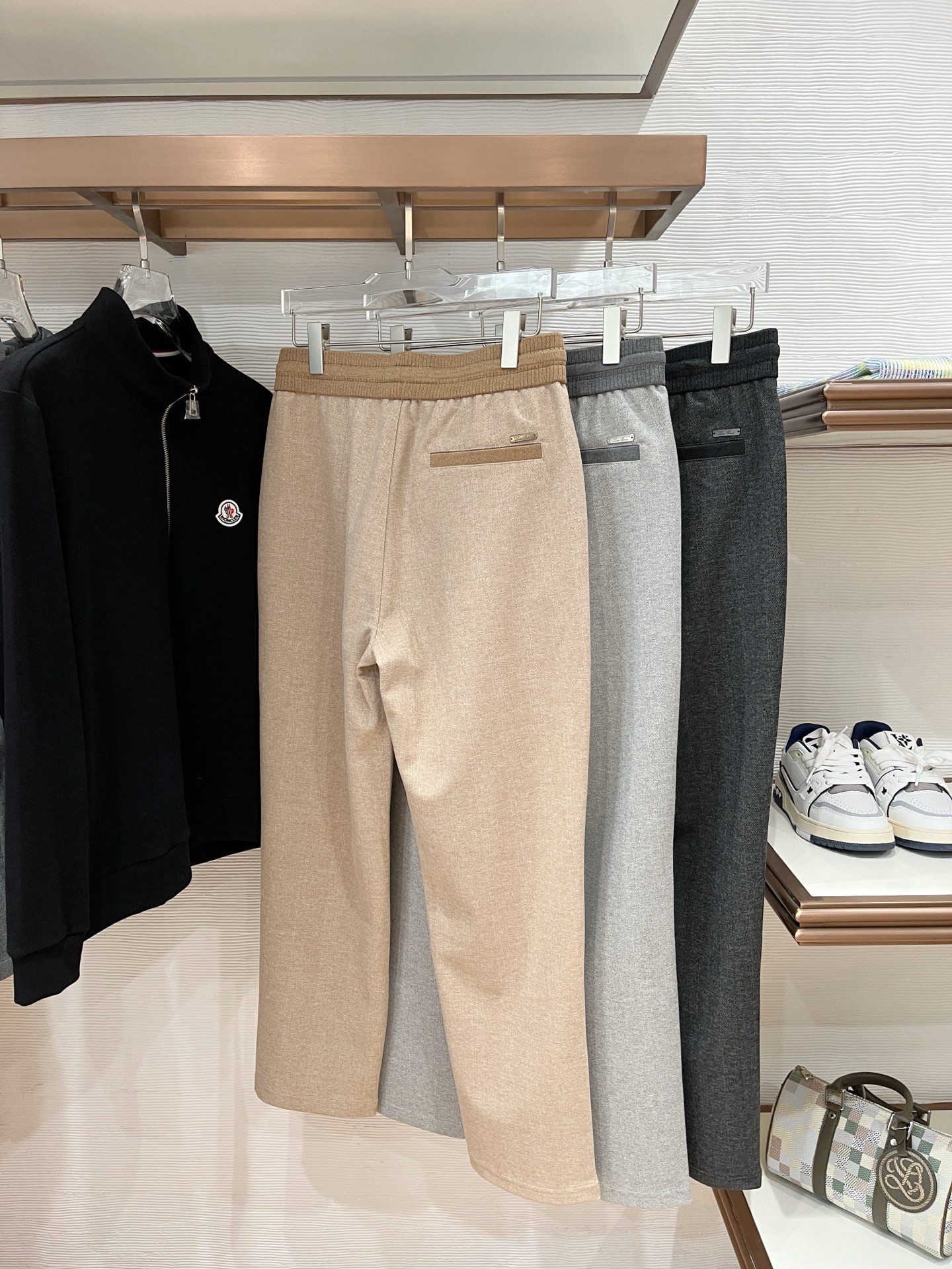 。Lo*ro Pi*na诺 u翩雅 2025秋冬 全品相订单，保暖有型 羊毛呢混纺松紧腰直脚休闲裤 经典