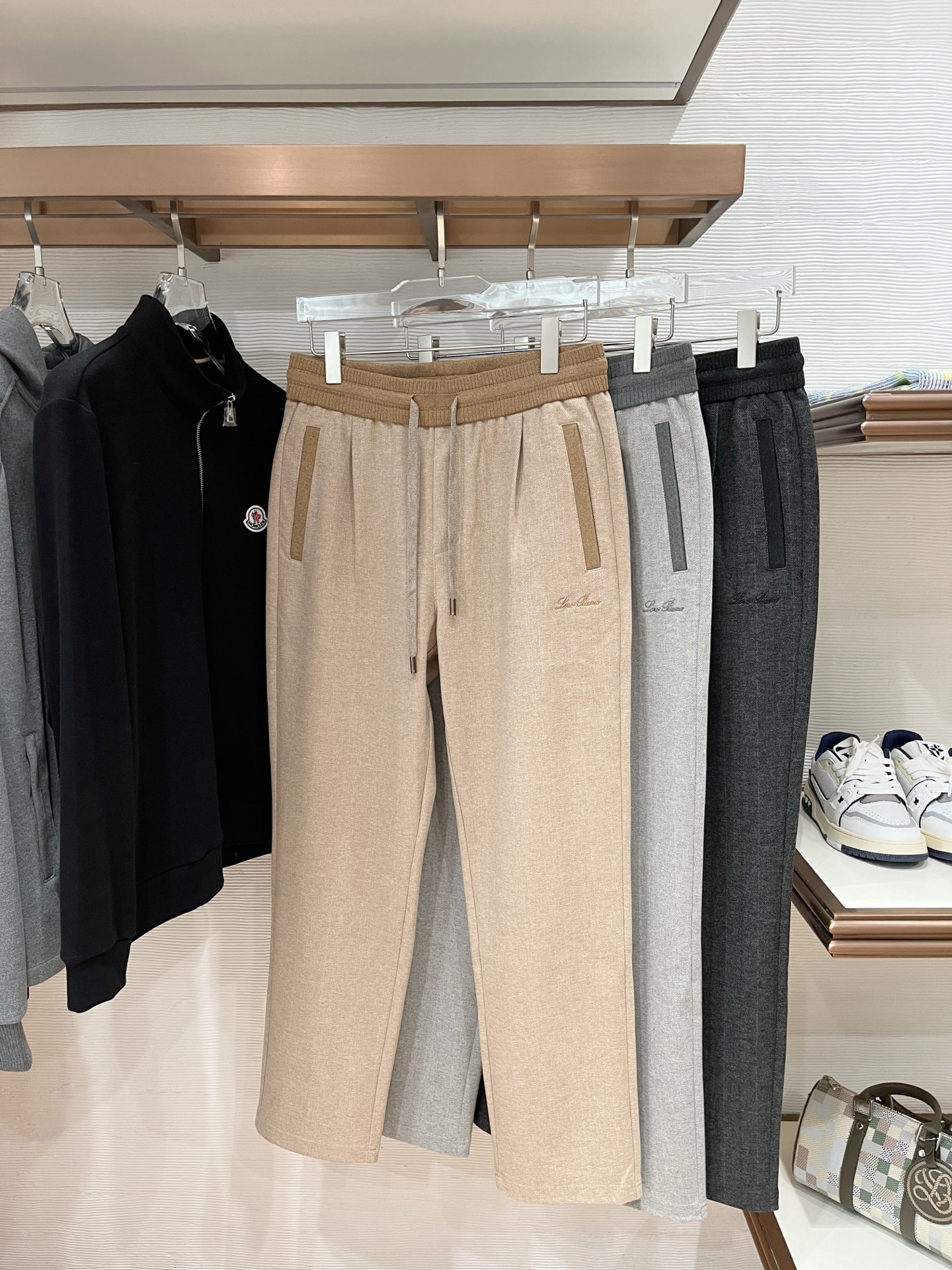 。Lo*ro Pi*na诺 u翩雅 2025秋冬 全品相订单，保暖有型 羊毛呢混纺松紧腰直脚休闲裤 经典