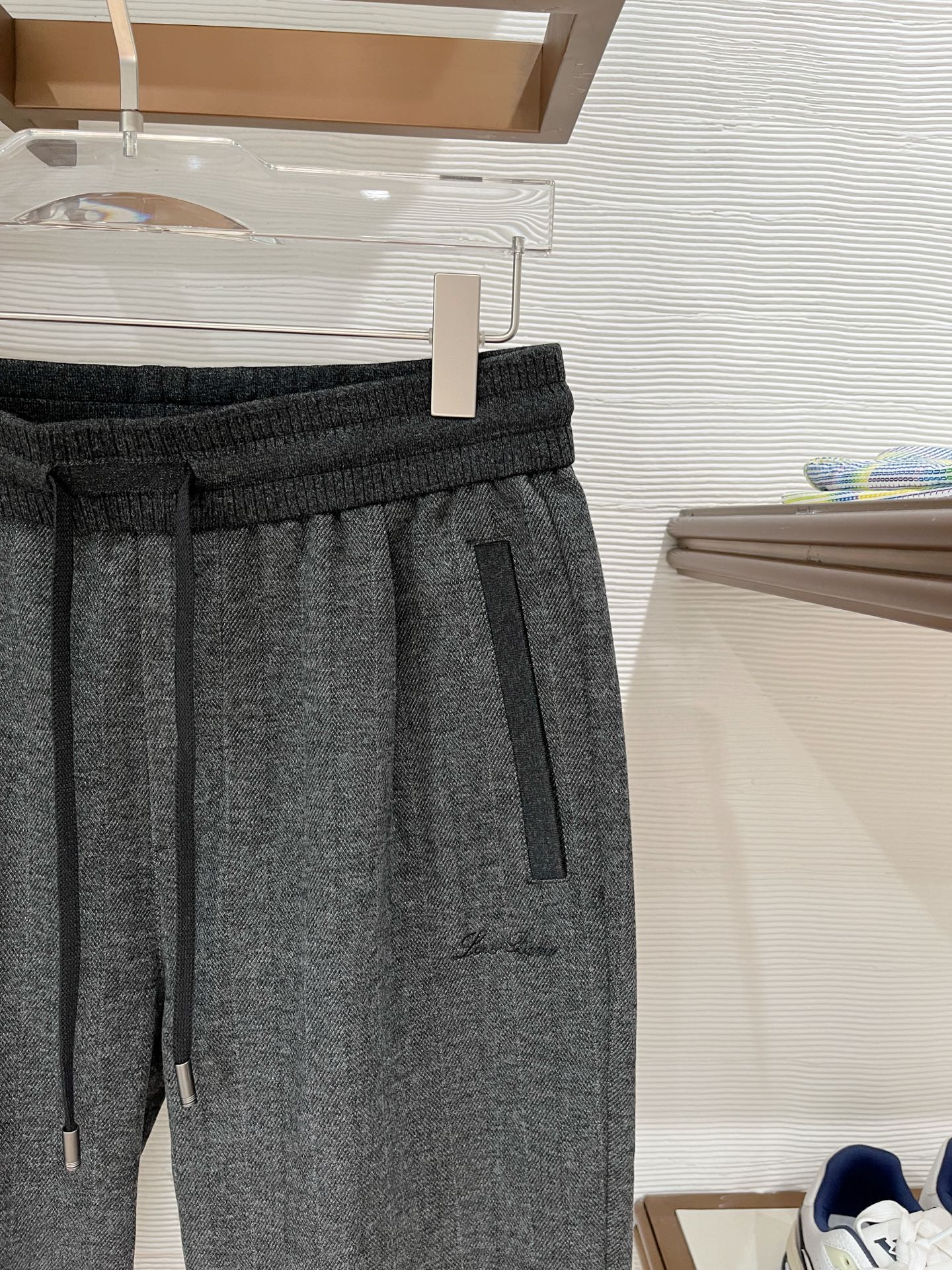 。Lo*ro Pi*na诺 u翩雅 2025秋冬 全品相订单，保暖有型 羊毛呢混纺松紧腰直脚休闲裤 经典