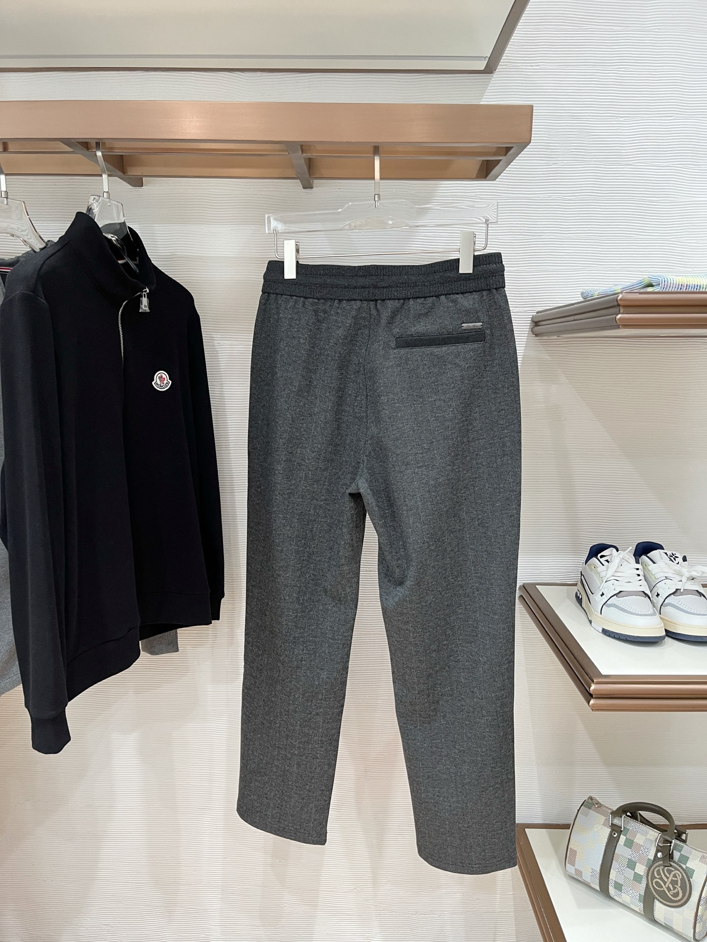 。Lo*ro Pi*na诺 u翩雅 2025秋冬 全品相订单，保暖有型 羊毛呢混纺松紧腰直脚休闲裤 经典