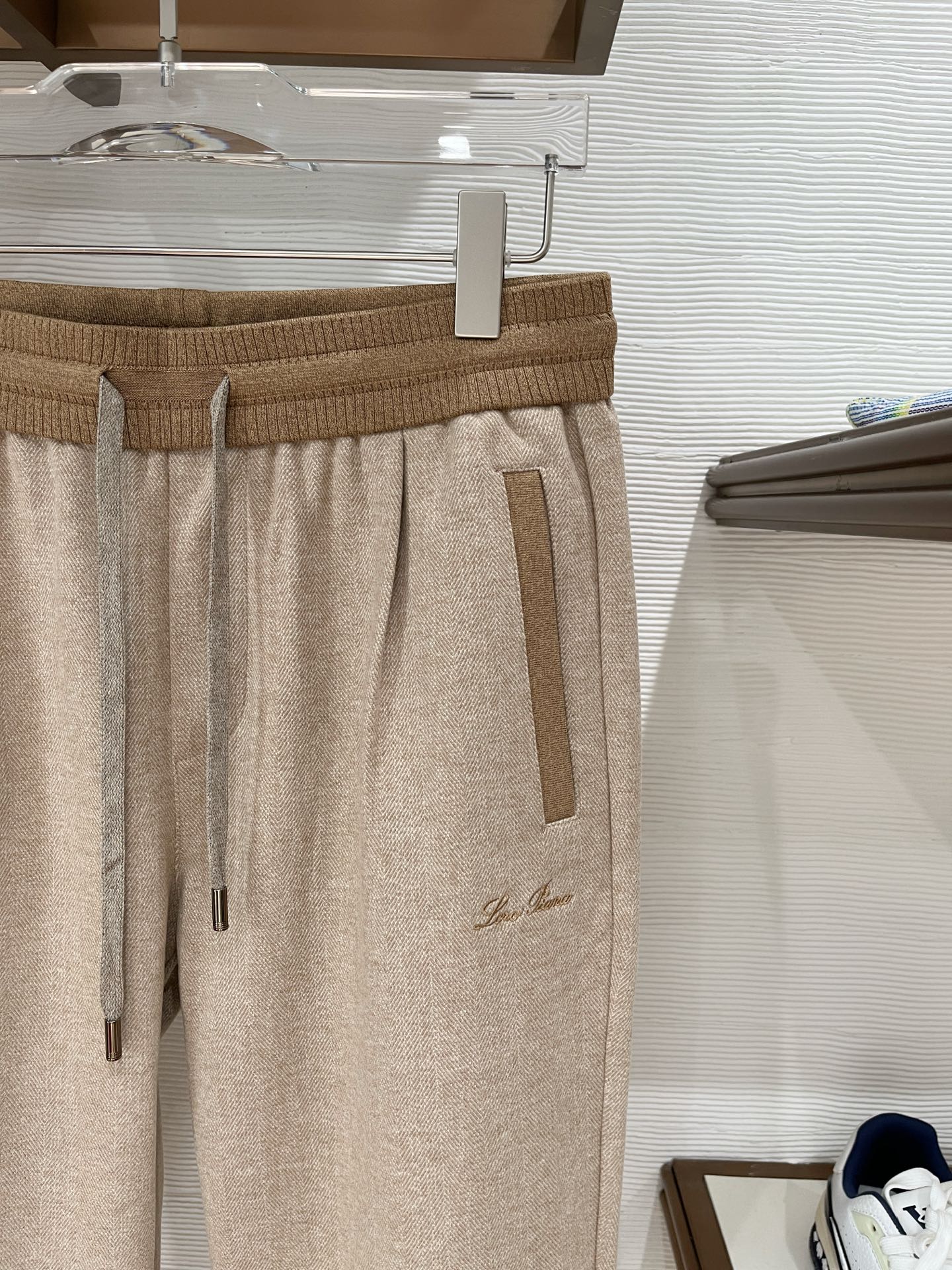 。Lo*ro Pi*na诺 u翩雅 2025秋冬 全品相订单，保暖有型 羊毛呢混纺松紧腰直脚休闲裤 经典