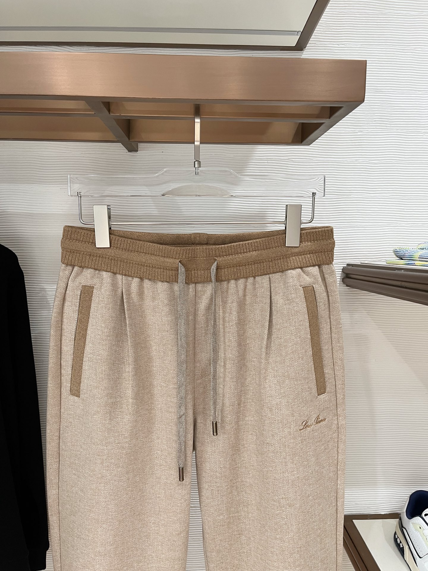 。Lo*ro Pi*na诺 u翩雅 2025秋冬 全品相订单，保暖有型 羊毛呢混纺松紧腰直脚休闲裤 经典