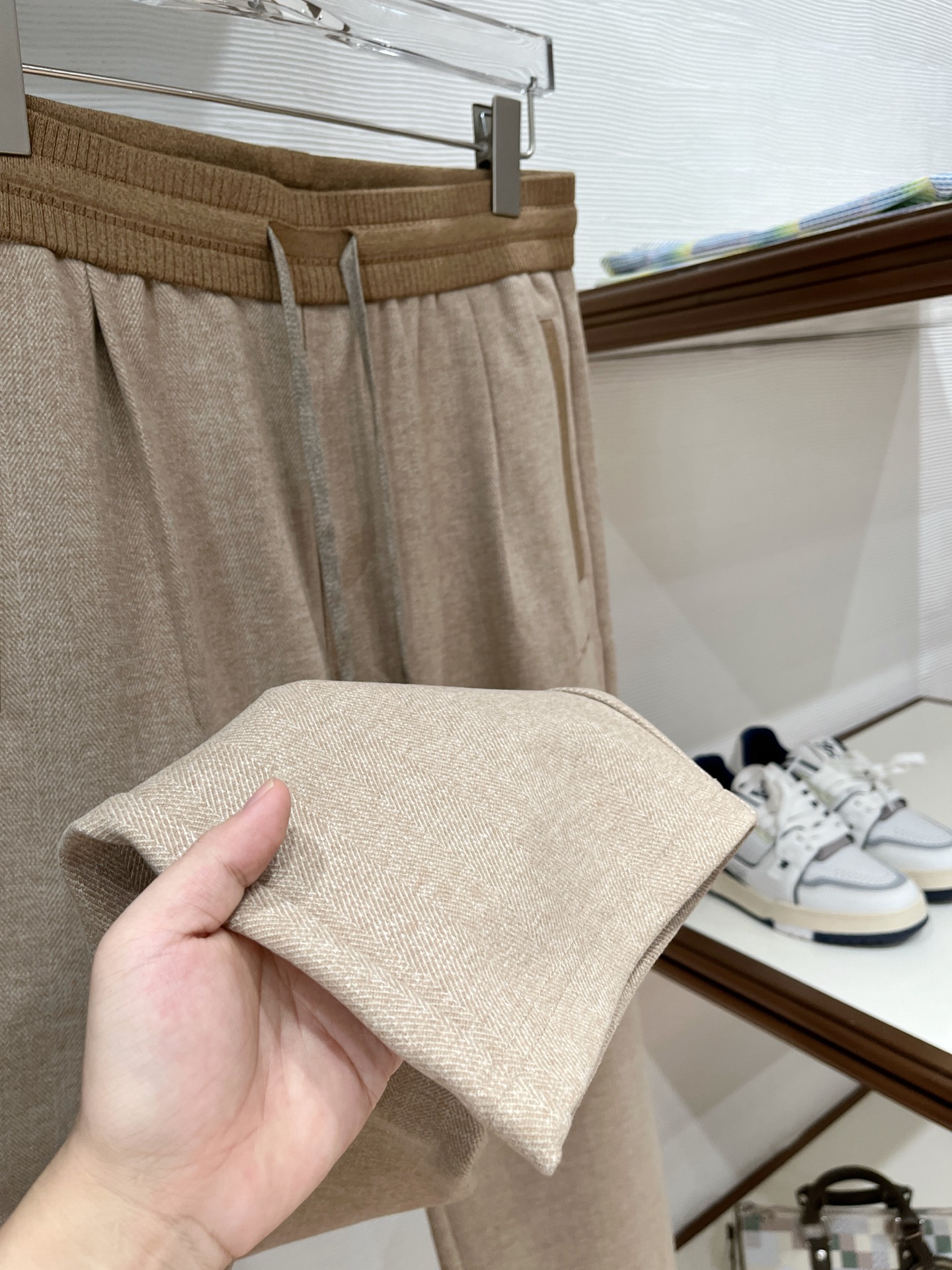 。Lo*ro Pi*na诺 u翩雅 2025秋冬 全品相订单，保暖有型 羊毛呢混纺松紧腰直脚休闲裤 经典