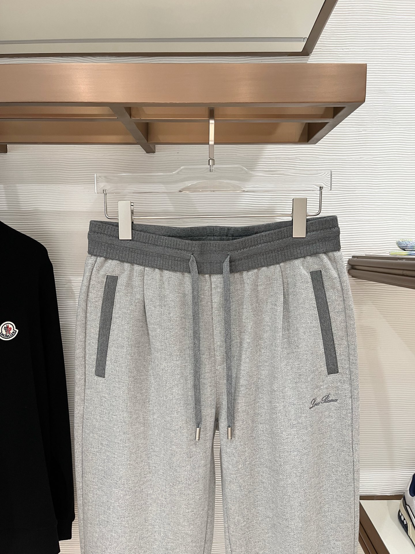 。Lo*ro Pi*na诺 u翩雅 2025秋冬 全品相订单，保暖有型 羊毛呢混纺松紧腰直脚休闲裤 经典