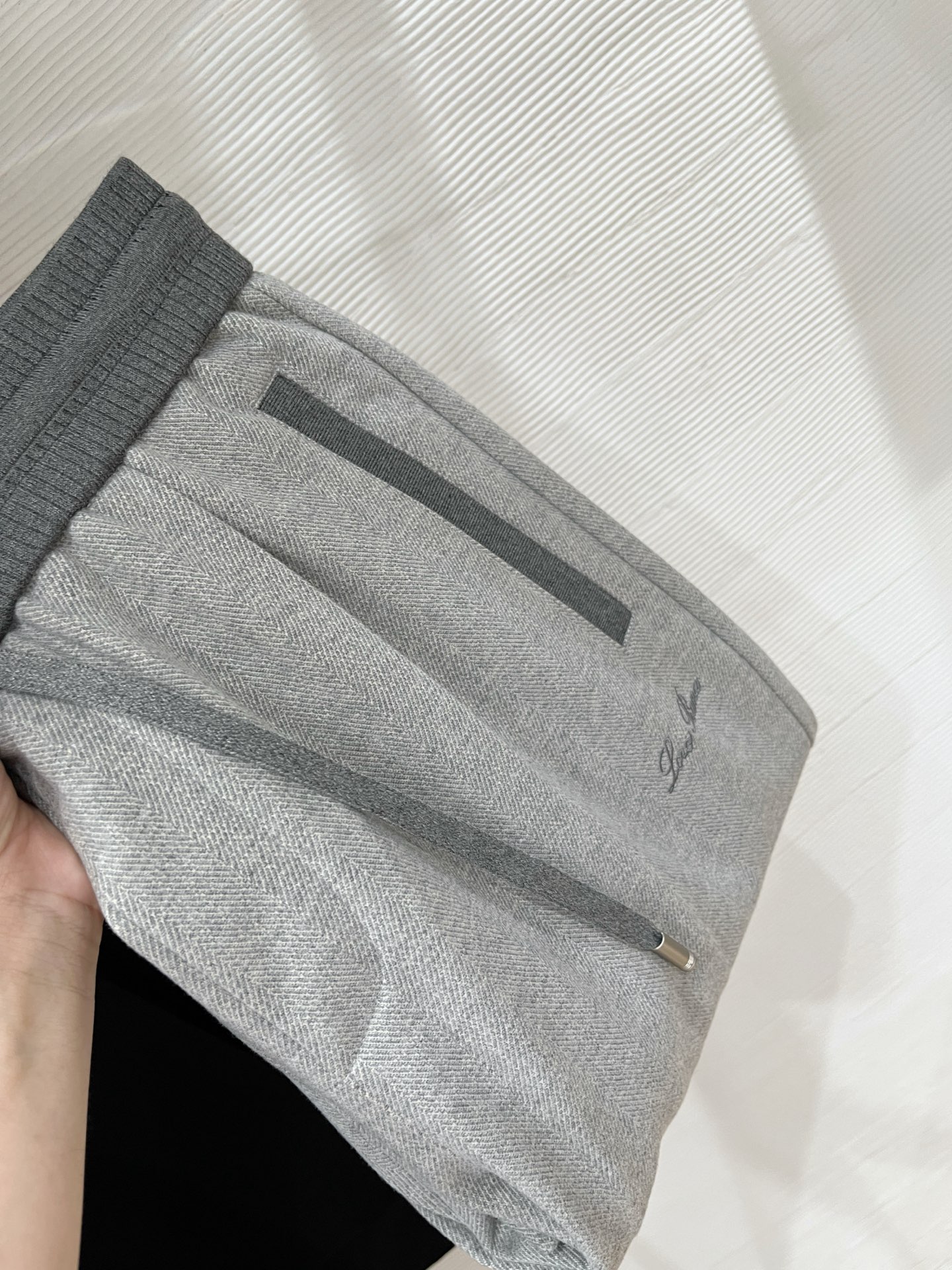 。Lo*ro Pi*na诺 u翩雅 2025秋冬 全品相订单，保暖有型 羊毛呢混纺松紧腰直脚休闲裤 经典