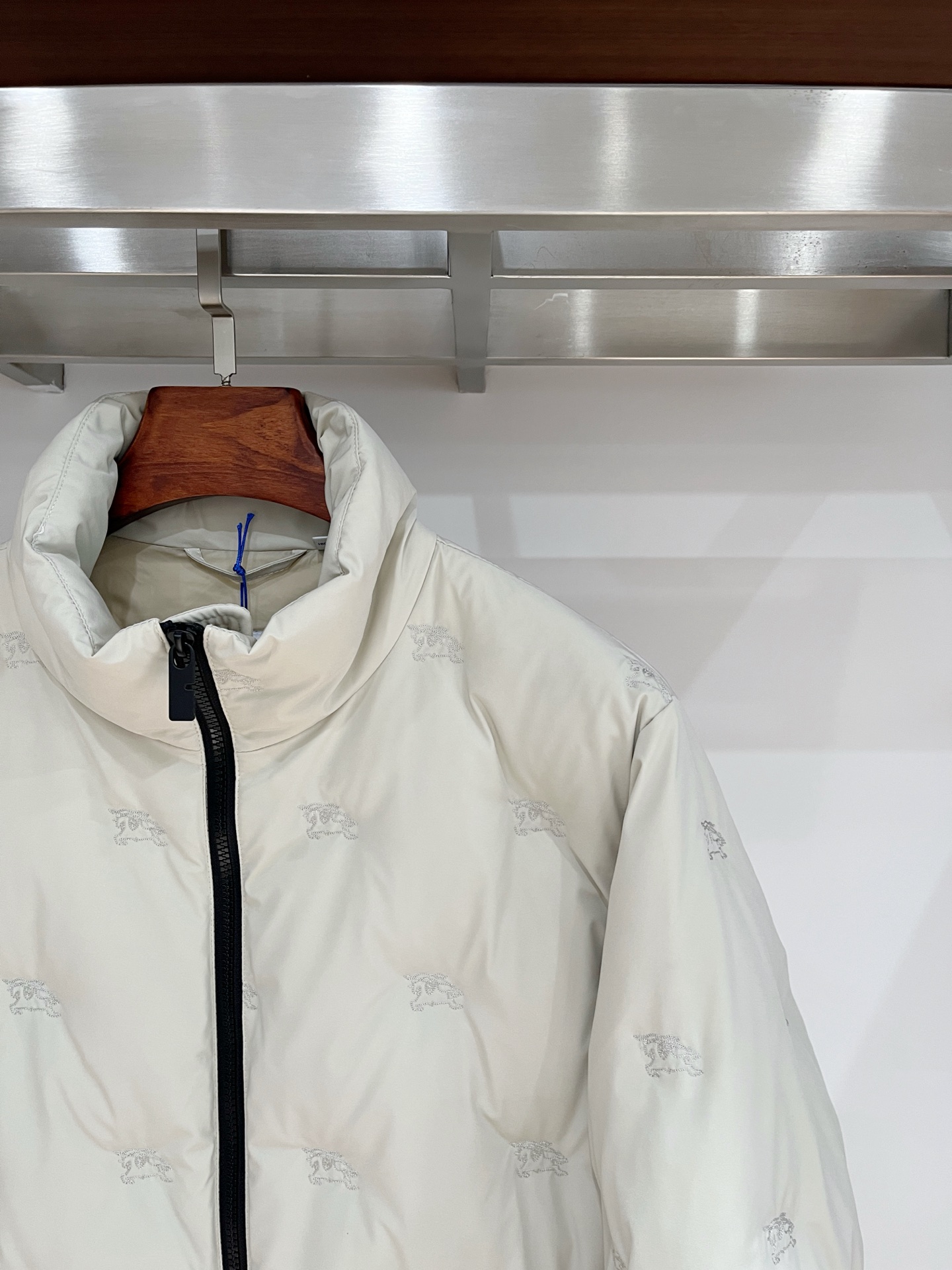 2️⃣0️⃣2️⃣5️⃣秋冬B UR BERRY新款男士刺绣羽绒 完针刺绣 精致细腻 简约立领大气干练 