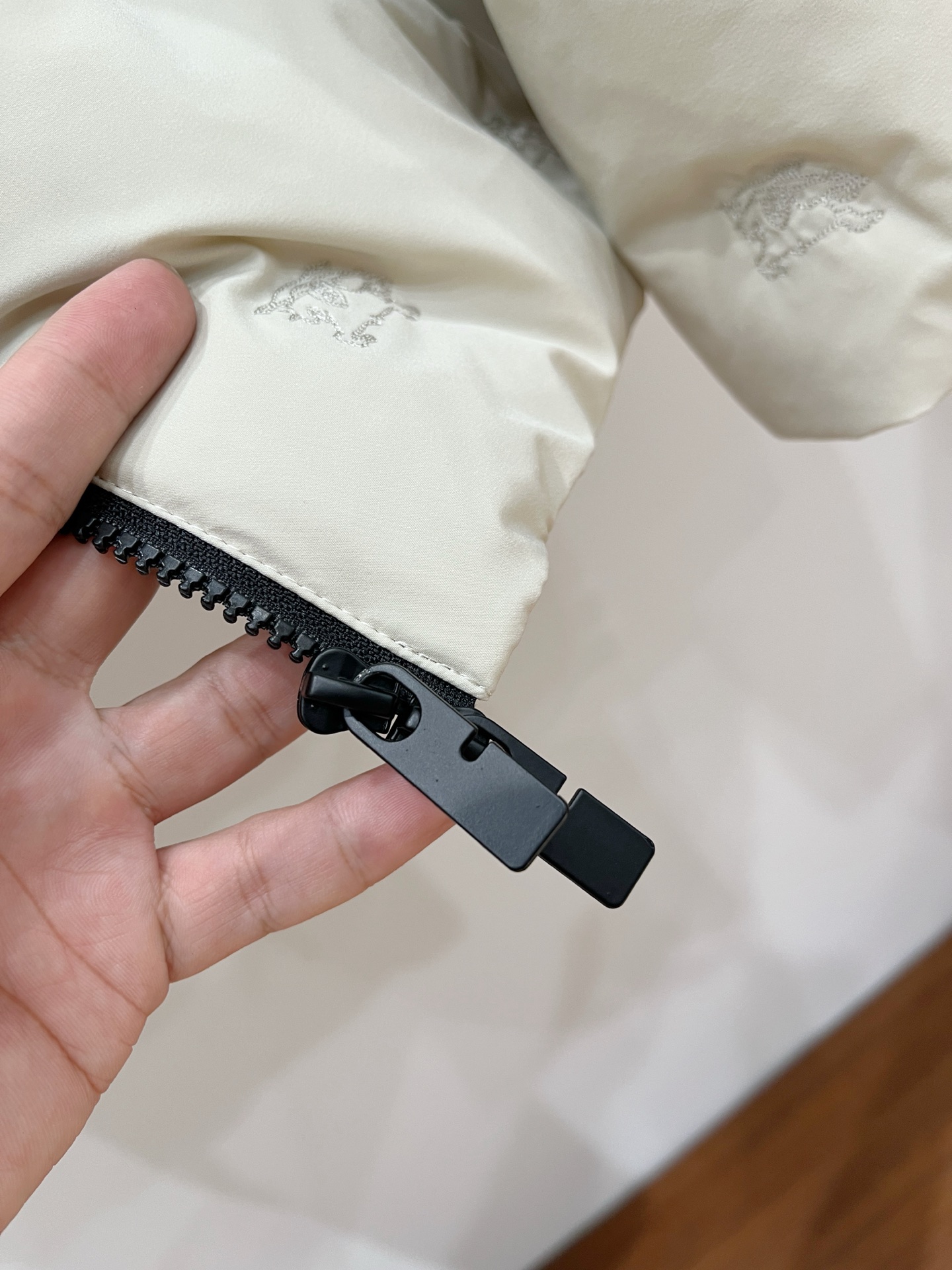 2️⃣0️⃣2️⃣5️⃣秋冬B UR BERRY新款男士刺绣羽绒 完针刺绣 精致细腻 简约立领大气干练 