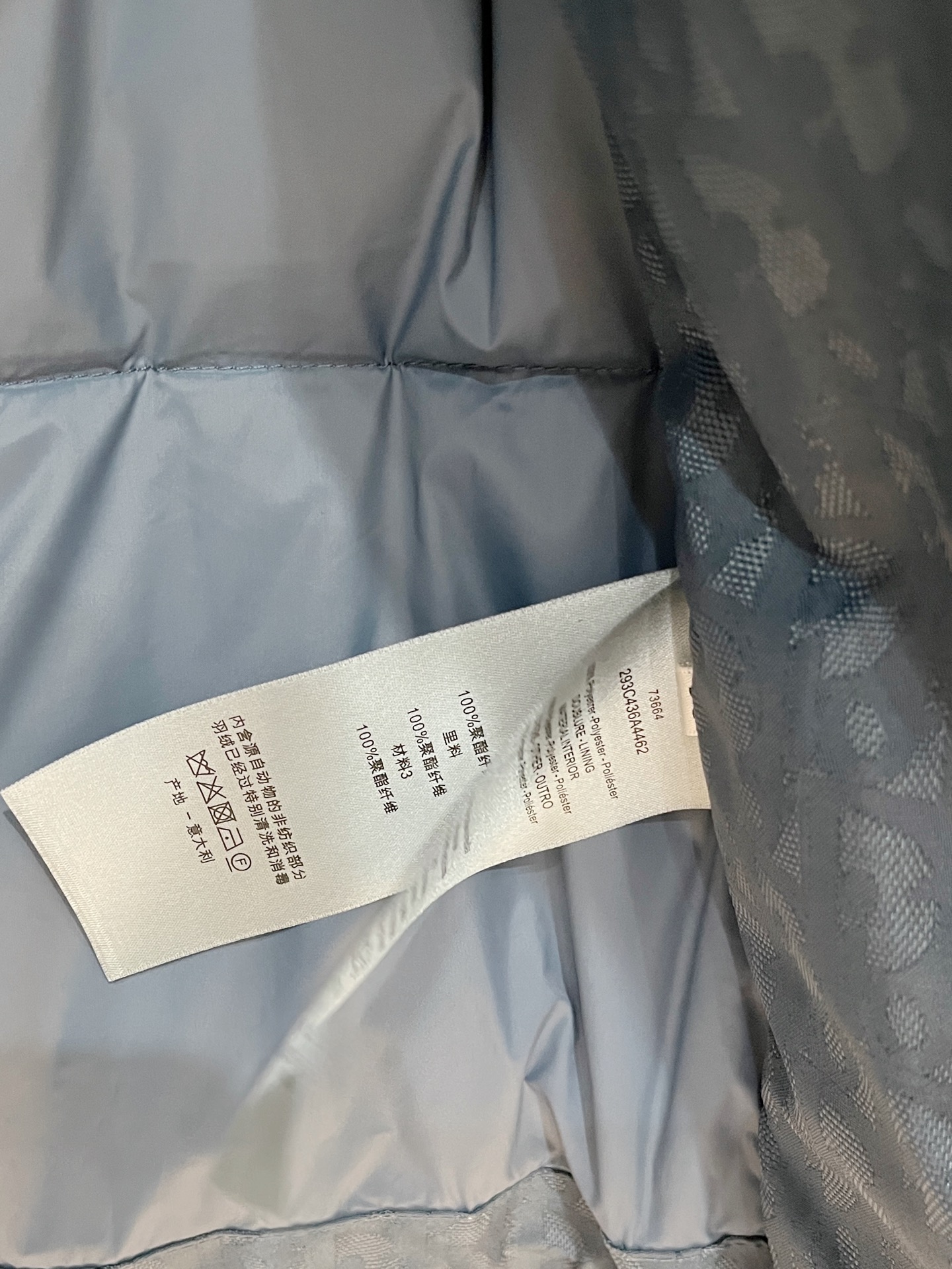 2️⃣0️⃣2️⃣5️⃣秋冬新款Dio*🆕男士羽绒服 翻领设计 高端提花面料 细节满满 颜色：黑色 蓝色