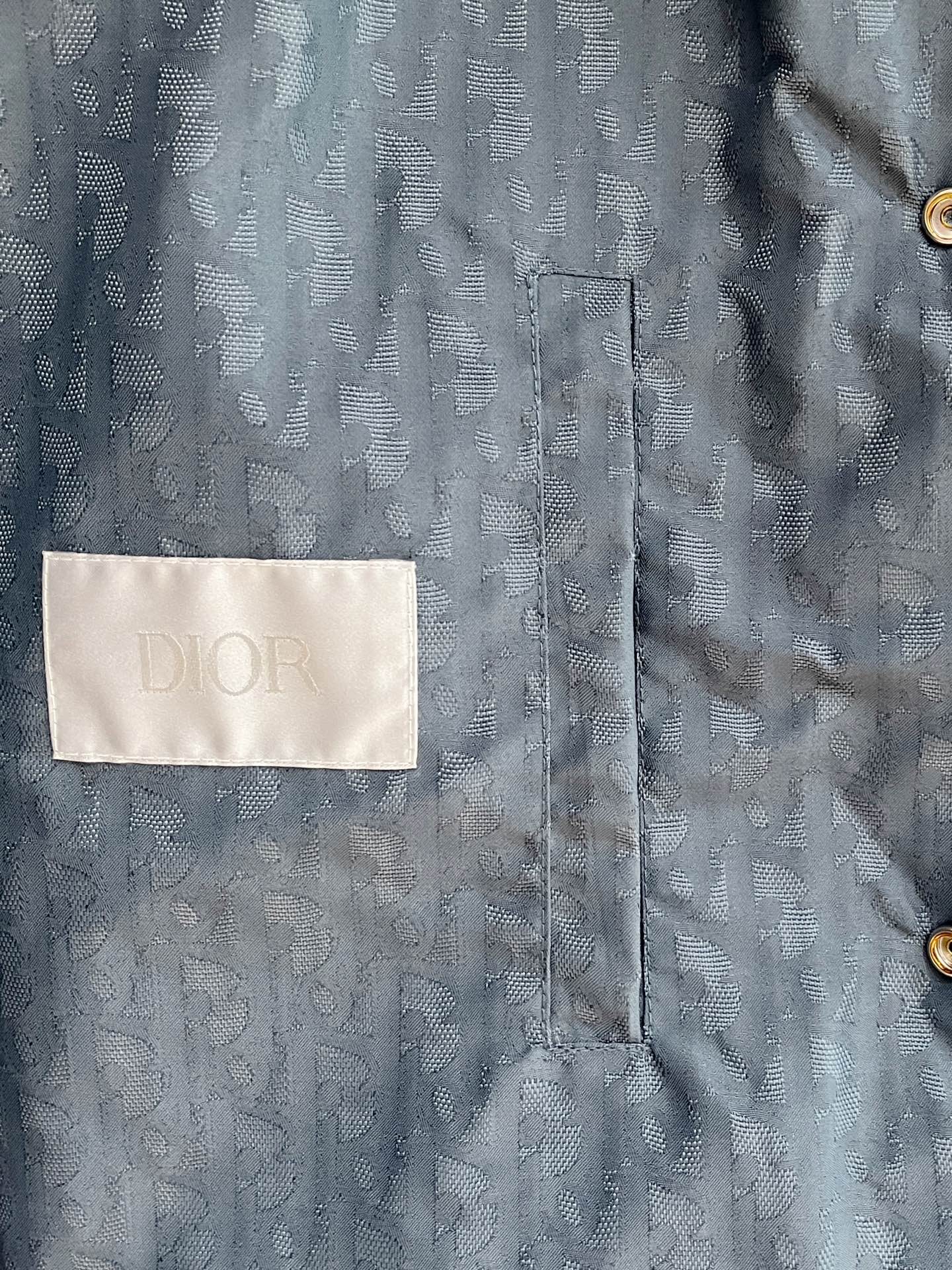 2️⃣0️⃣2️⃣5️⃣秋冬新款Dio*🆕男士羽绒服 翻领设计 高端提花面料 细节满满 颜色：黑色 蓝色