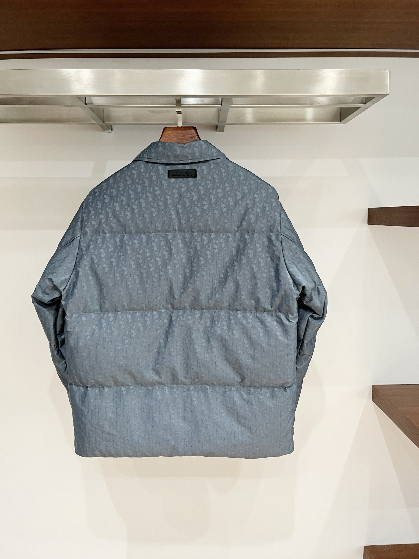 2️⃣0️⃣2️⃣5️⃣秋冬新款Dio*🆕男士羽绒服 翻领设计 高端提花面料 细节满满 颜色：黑色 蓝色