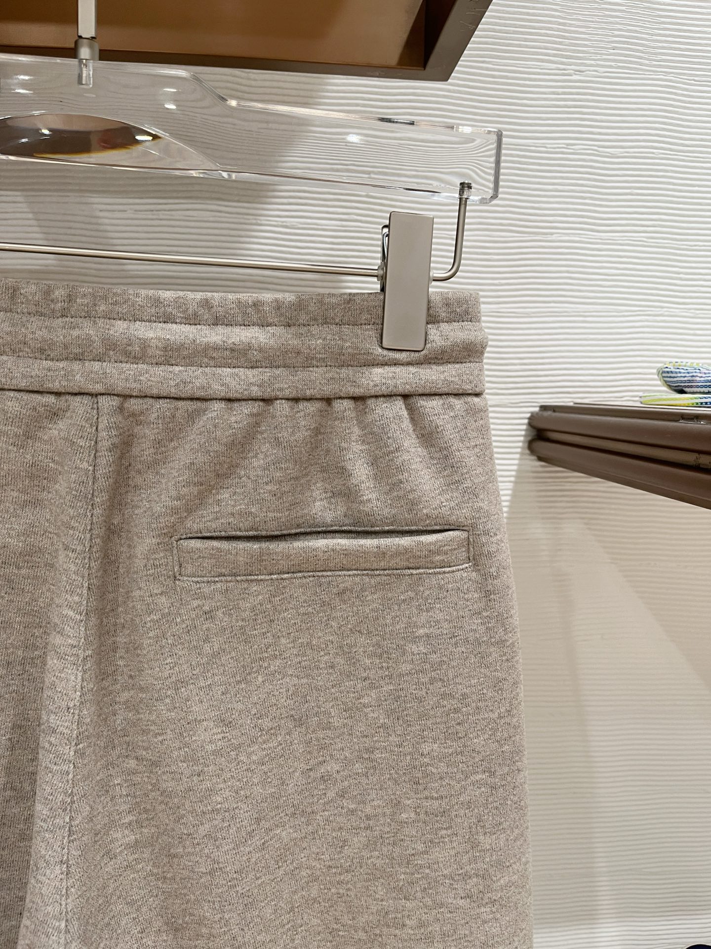 。Zz杰尼*亚🔥秋冬新款男士直筒运动裤，羊绒羊毛混纺面料、三标齐、松紧腰抽绳、两侧拉链口袋设计，合体的裁