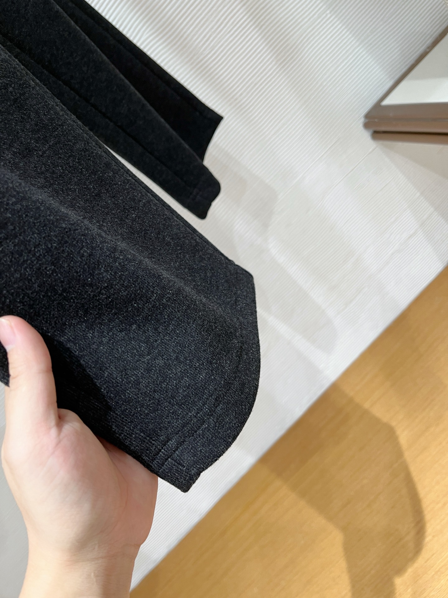 。Zz杰尼*亚🔥秋冬新款男士直筒运动裤，羊绒羊毛混纺面料、三标齐、松紧腰抽绳、两侧拉链口袋设计，合体的裁