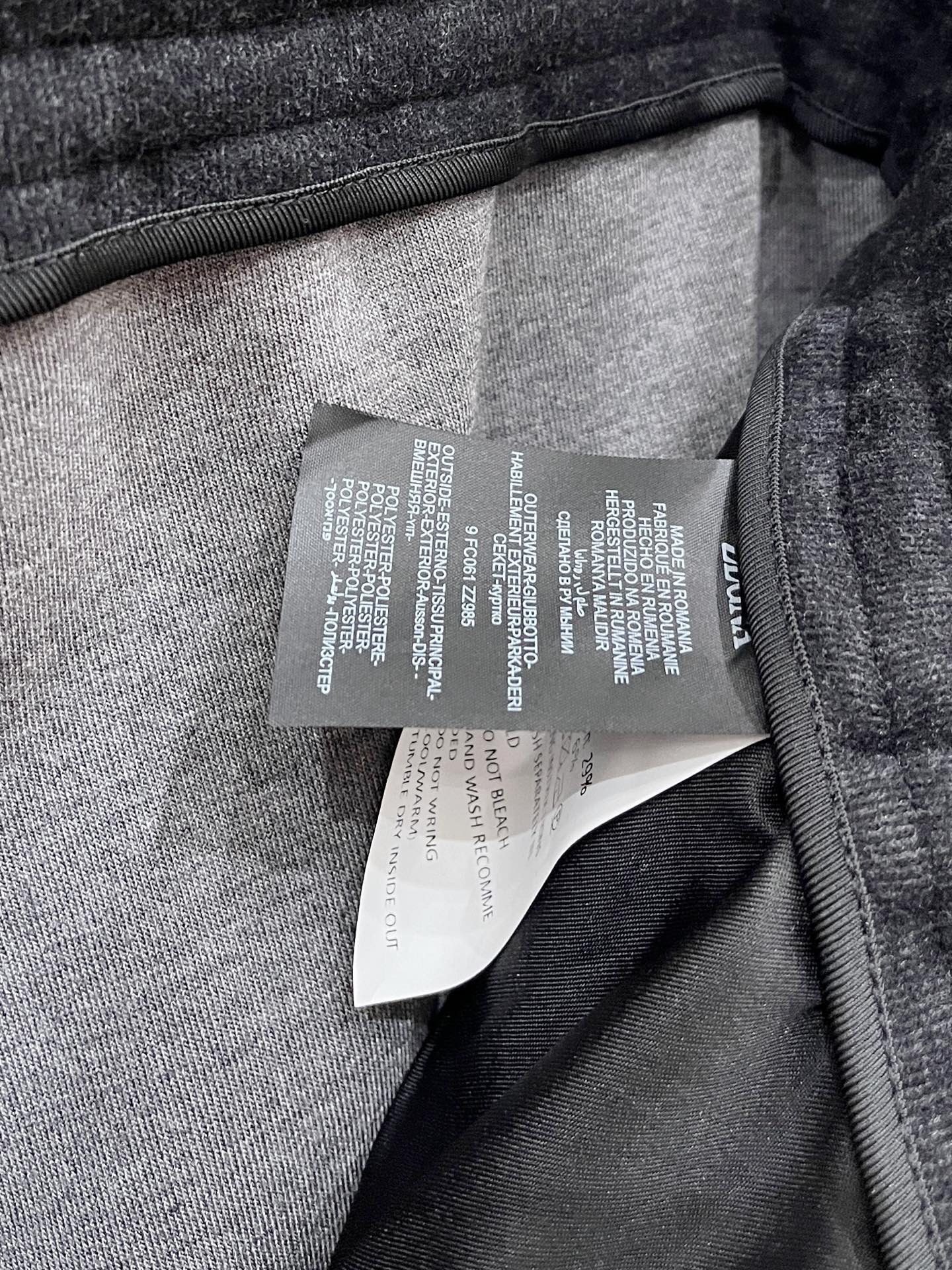 。Zz杰尼*亚🔥秋冬新款男士直筒运动裤，羊绒羊毛混纺面料、三标齐、松紧腰抽绳、两侧拉链口袋设计，合体的裁