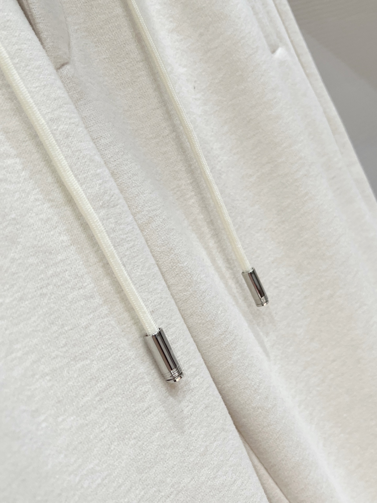 。Zz杰尼*亚🔥秋冬新款男士直筒运动裤，羊绒羊毛混纺面料、三标齐、松紧腰抽绳、两侧拉链口袋设计，合体的裁