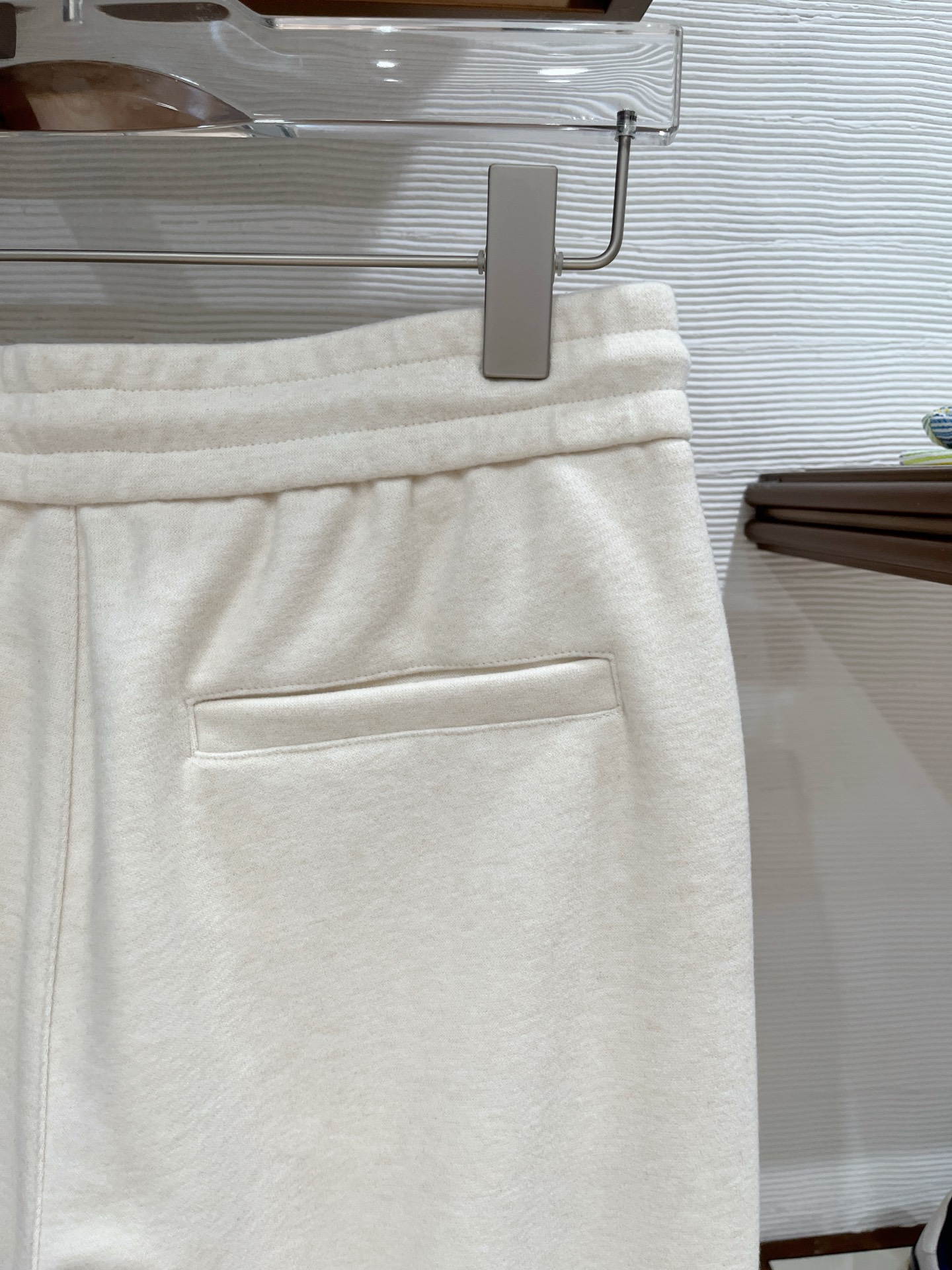 。Zz杰尼*亚🔥秋冬新款男士直筒运动裤，羊绒羊毛混纺面料、三标齐、松紧腰抽绳、两侧拉链口袋设计，合体的裁