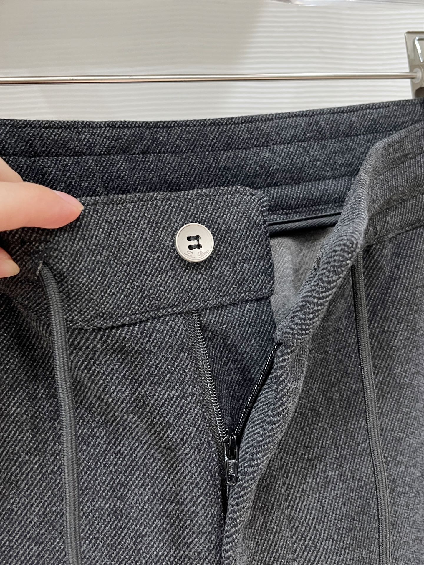 。Lo*ro Pi*na诺 u翩雅 2025秋冬 全品相订单，保暖有型 羊毛呢混纺松紧腰直脚休闲裤 经典