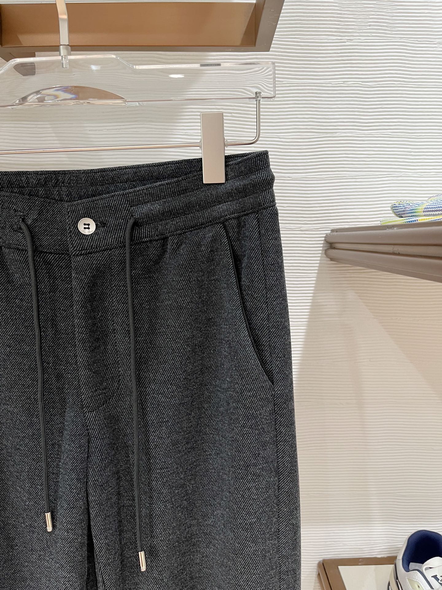 。Lo*ro Pi*na诺 u翩雅 2025秋冬 全品相订单，保暖有型 羊毛呢混纺松紧腰直脚休闲裤 经典