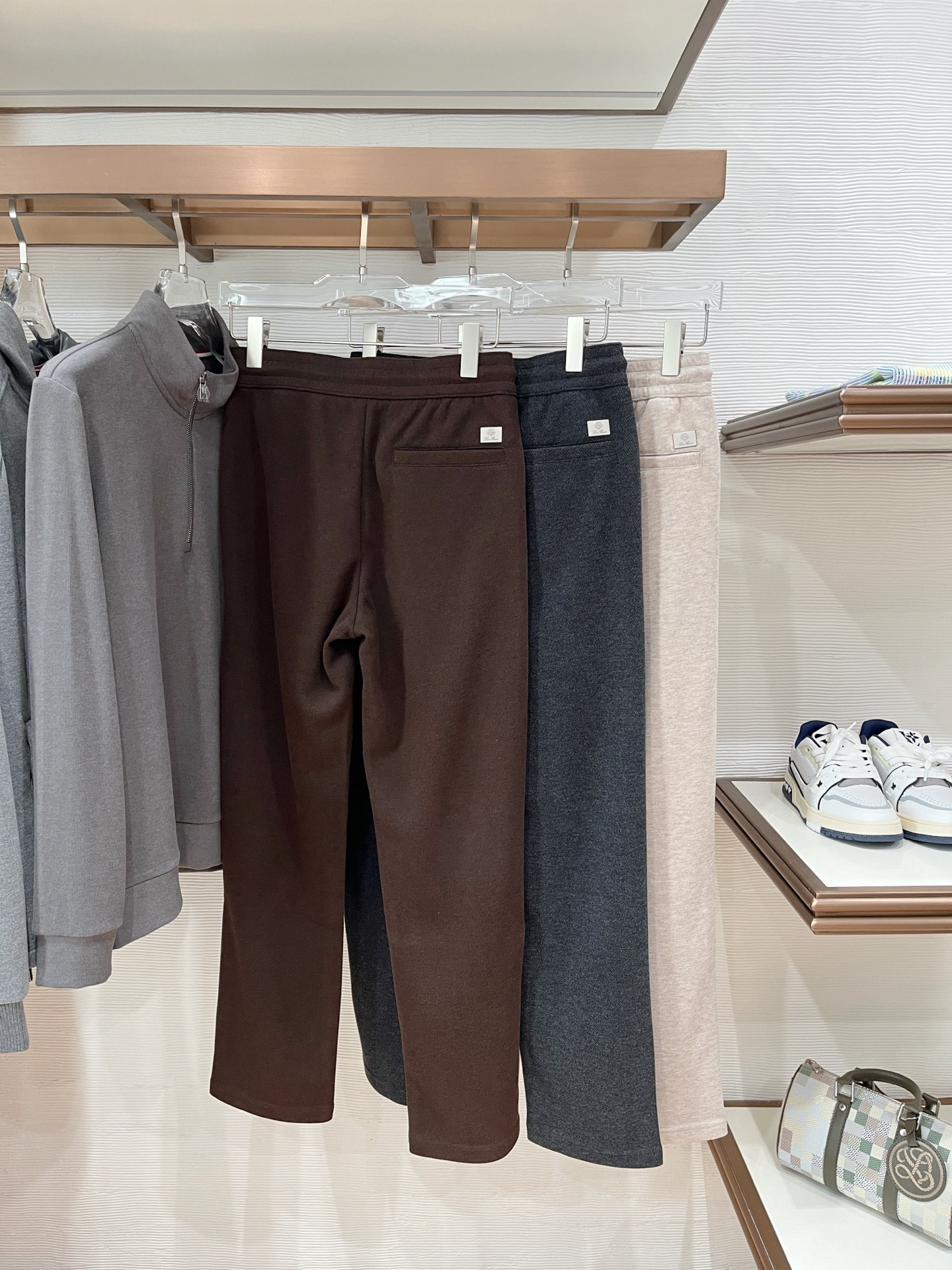 。Lo*ro Pi*na诺 u翩雅 2025秋冬 全品相订单，保暖有型 羊毛呢混纺松紧腰直脚休闲裤 经典