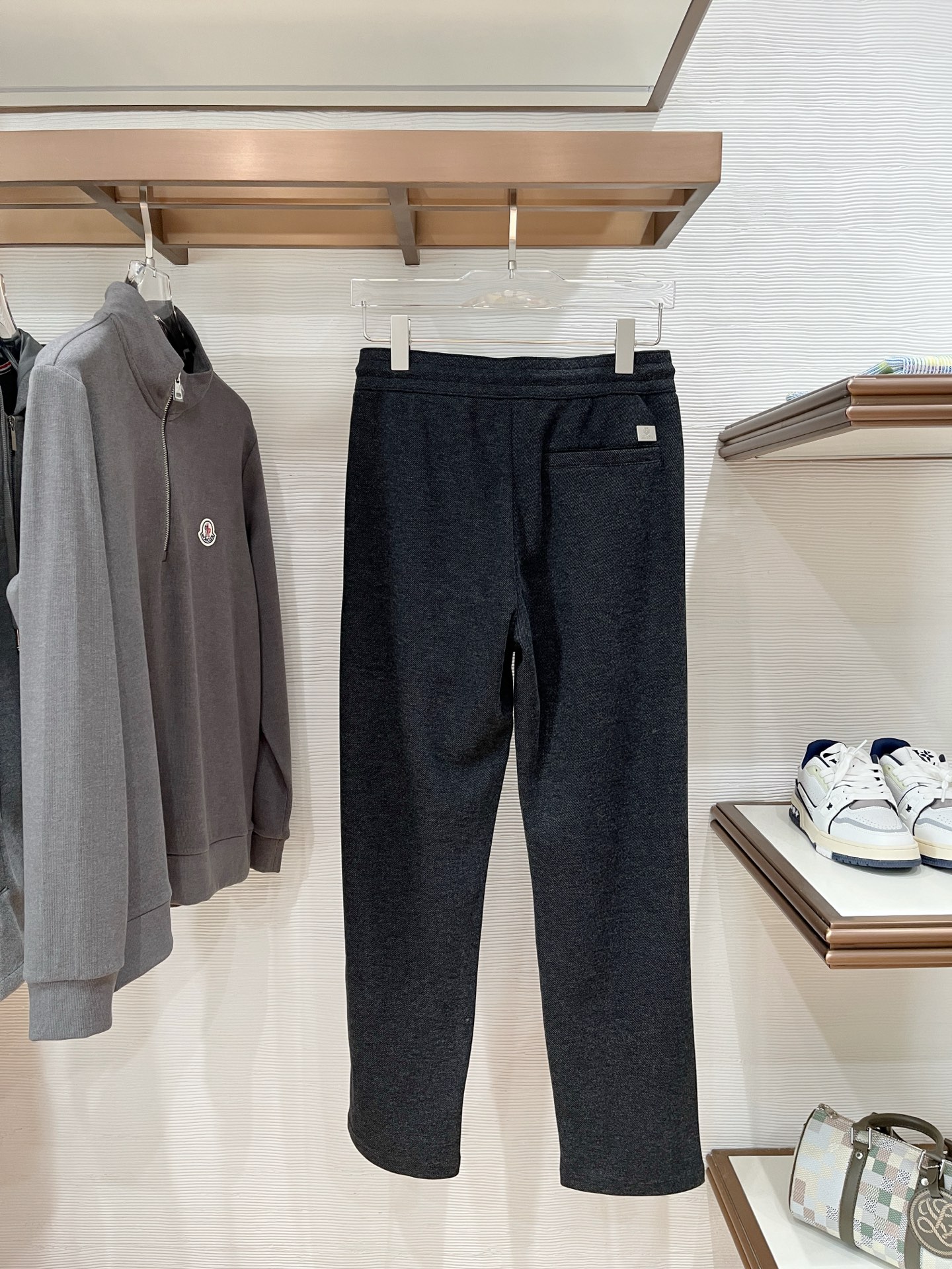 。Lo*ro Pi*na诺 u翩雅 2025秋冬 全品相订单，保暖有型 羊毛呢混纺松紧腰直脚休闲裤 经典