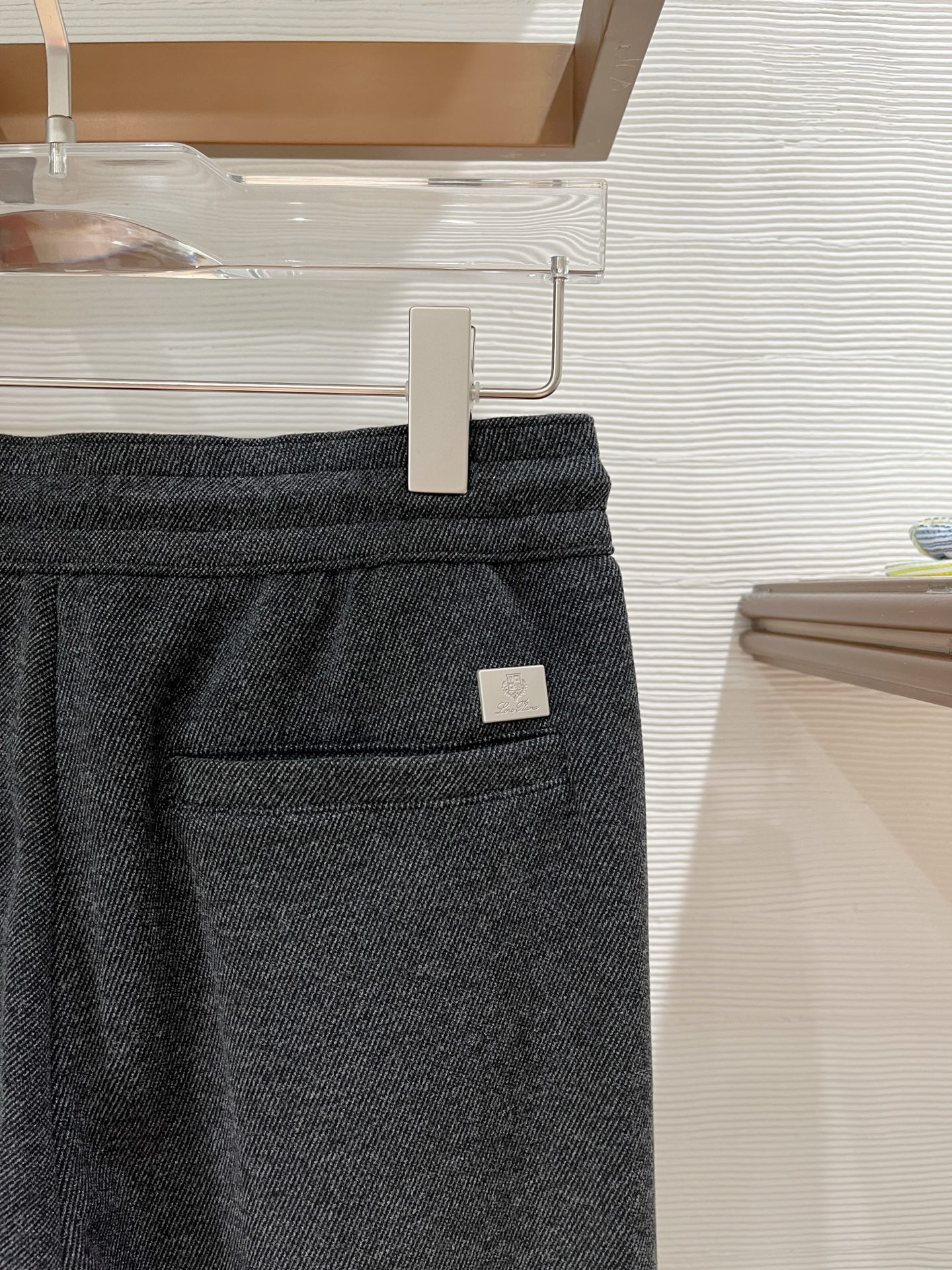 。Lo*ro Pi*na诺 u翩雅 2025秋冬 全品相订单，保暖有型 羊毛呢混纺松紧腰直脚休闲裤 经典