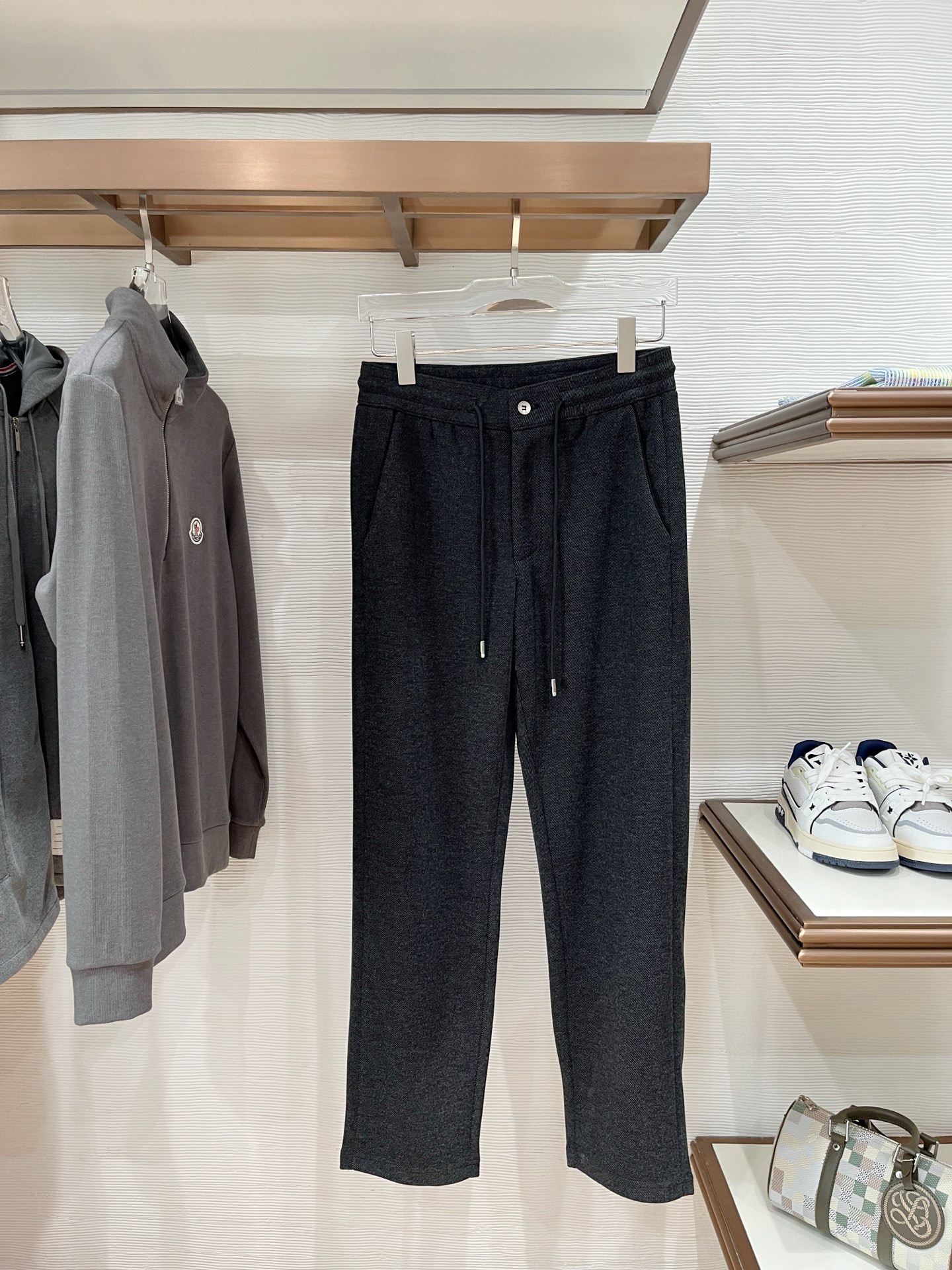 。Lo*ro Pi*na诺 u翩雅 2025秋冬 全品相订单，保暖有型 羊毛呢混纺松紧腰直脚休闲裤 经典