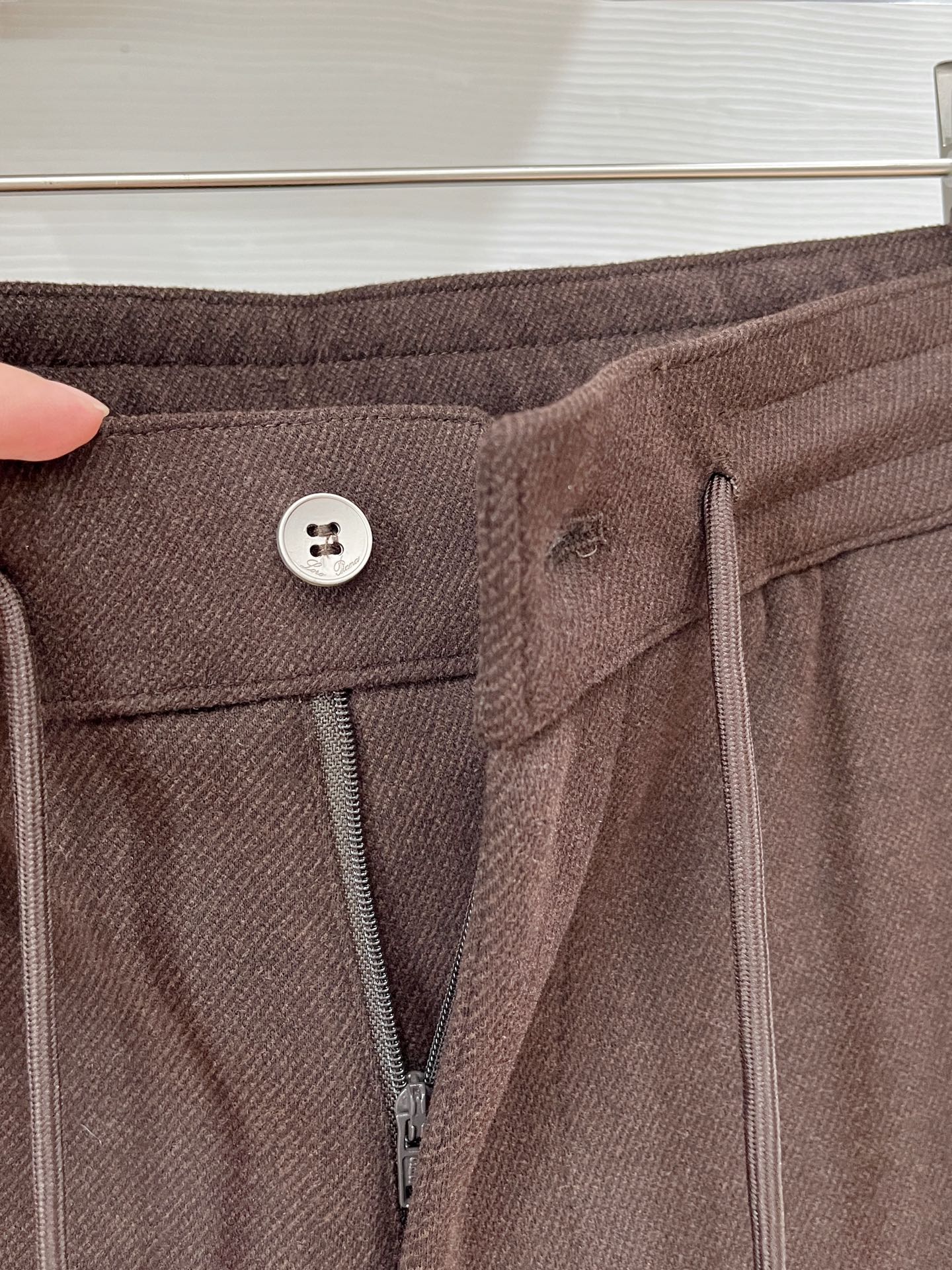 。Lo*ro Pi*na诺 u翩雅 2025秋冬 全品相订单，保暖有型 羊毛呢混纺松紧腰直脚休闲裤 经典