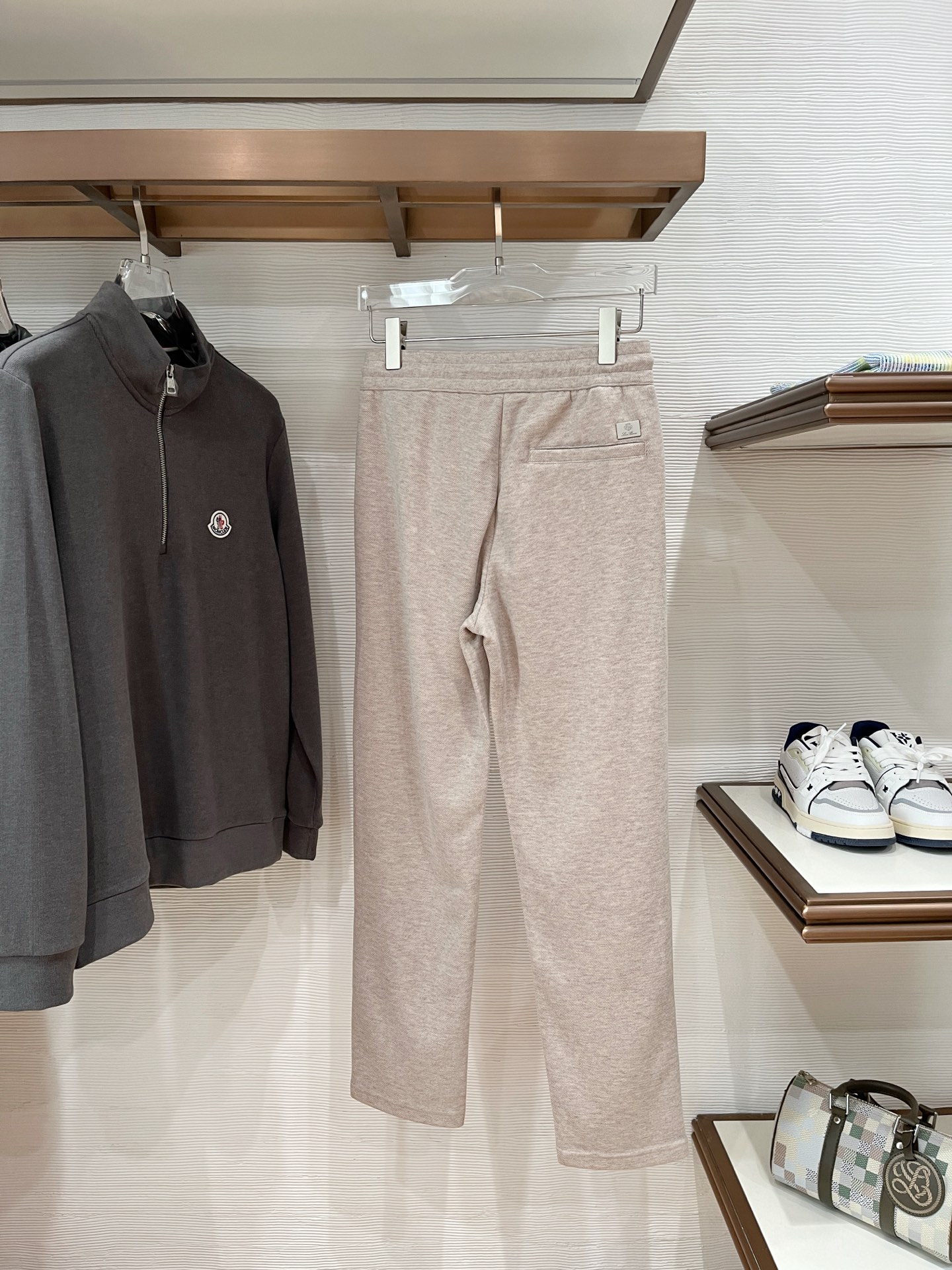 。Lo*ro Pi*na诺 u翩雅 2025秋冬 全品相订单，保暖有型 羊毛呢混纺松紧腰直脚休闲裤 经典